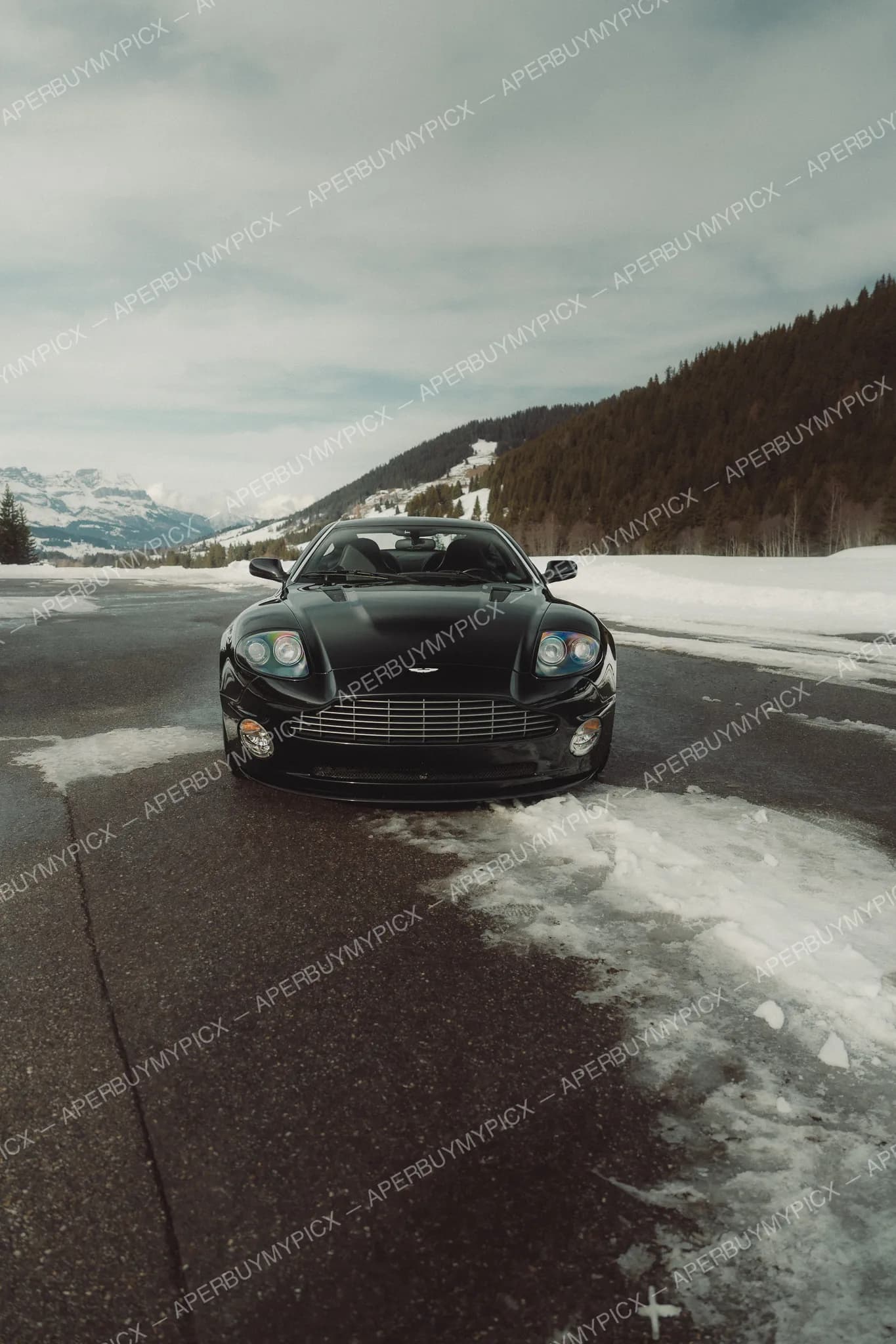 Aston Martin Vanquish S #002