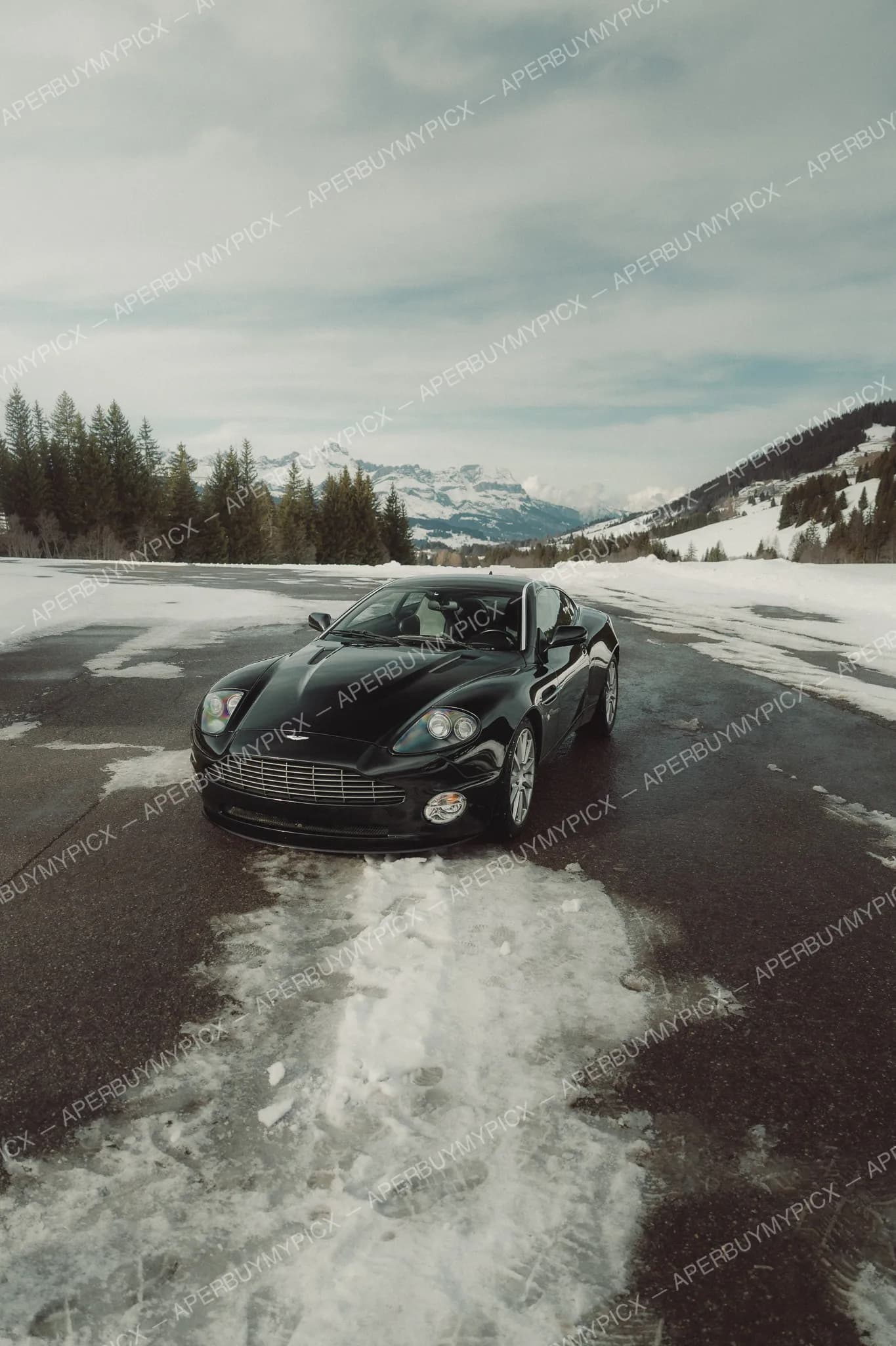 Aston Martin Vanquish S #003
