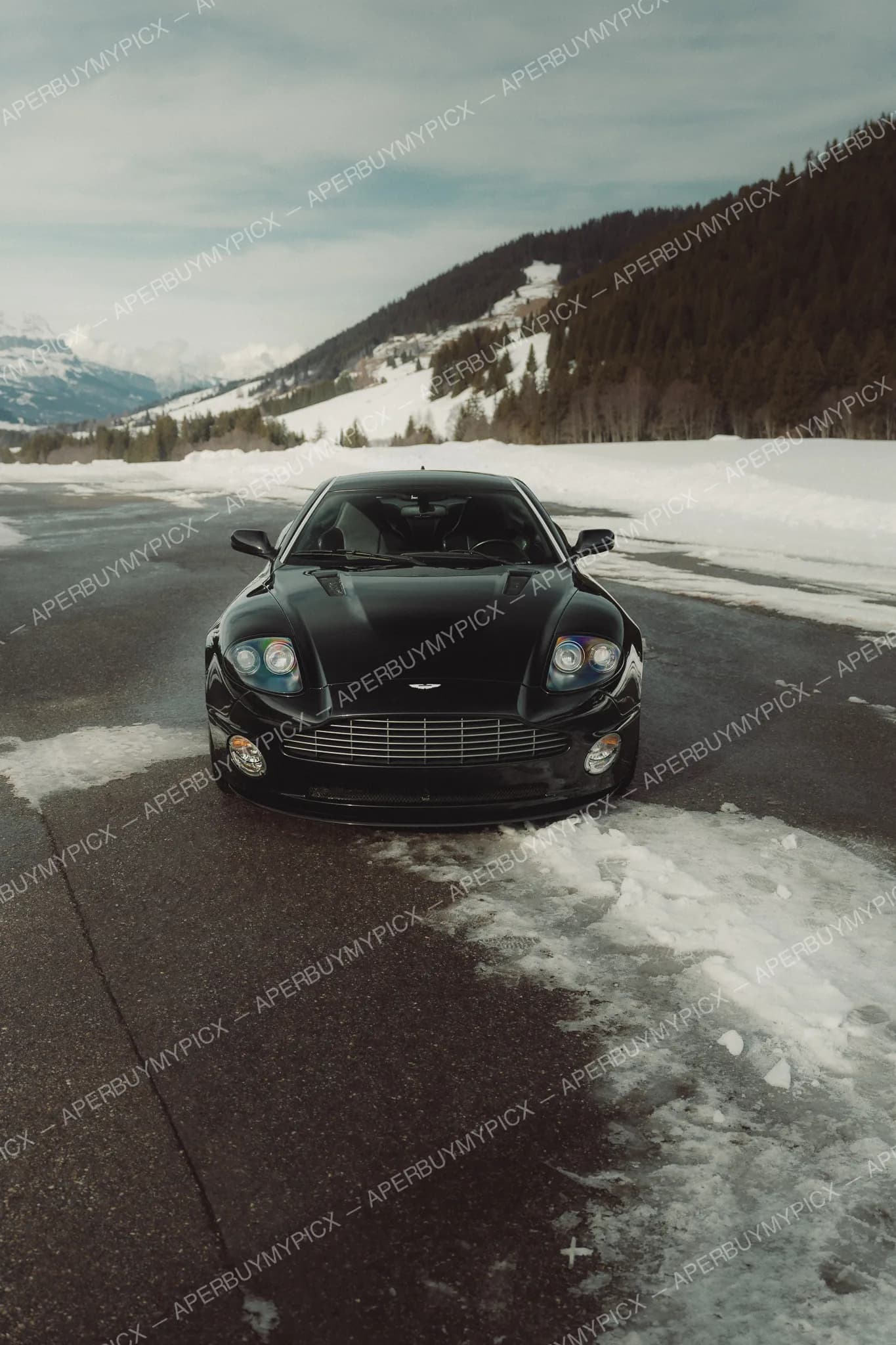 Aston Martin Vanquish S #005