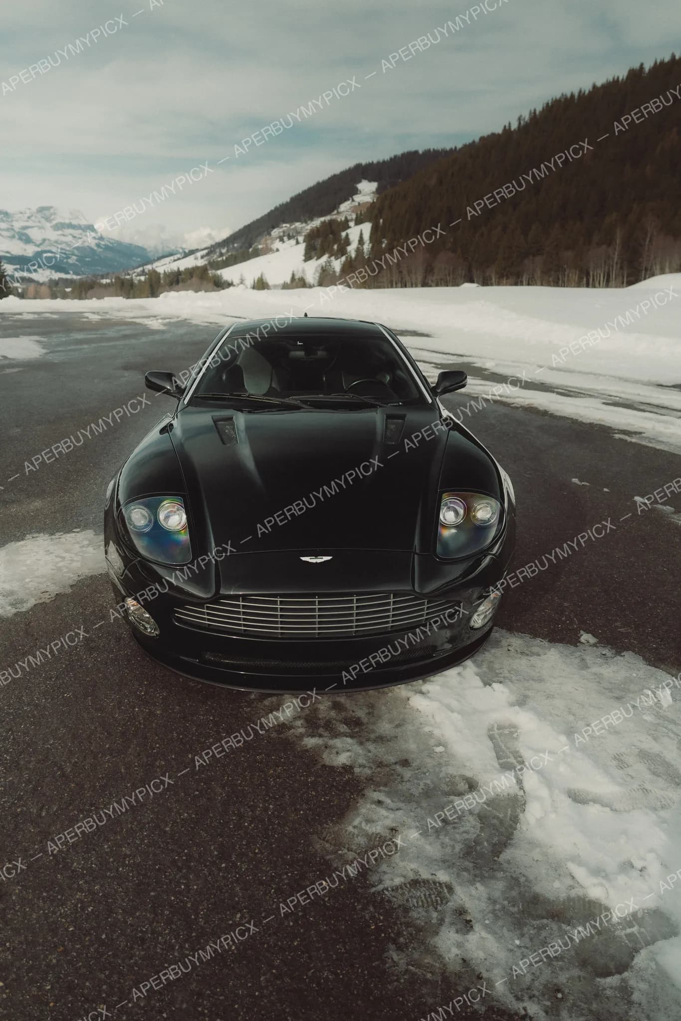 Aston Martin Vanquish S #006