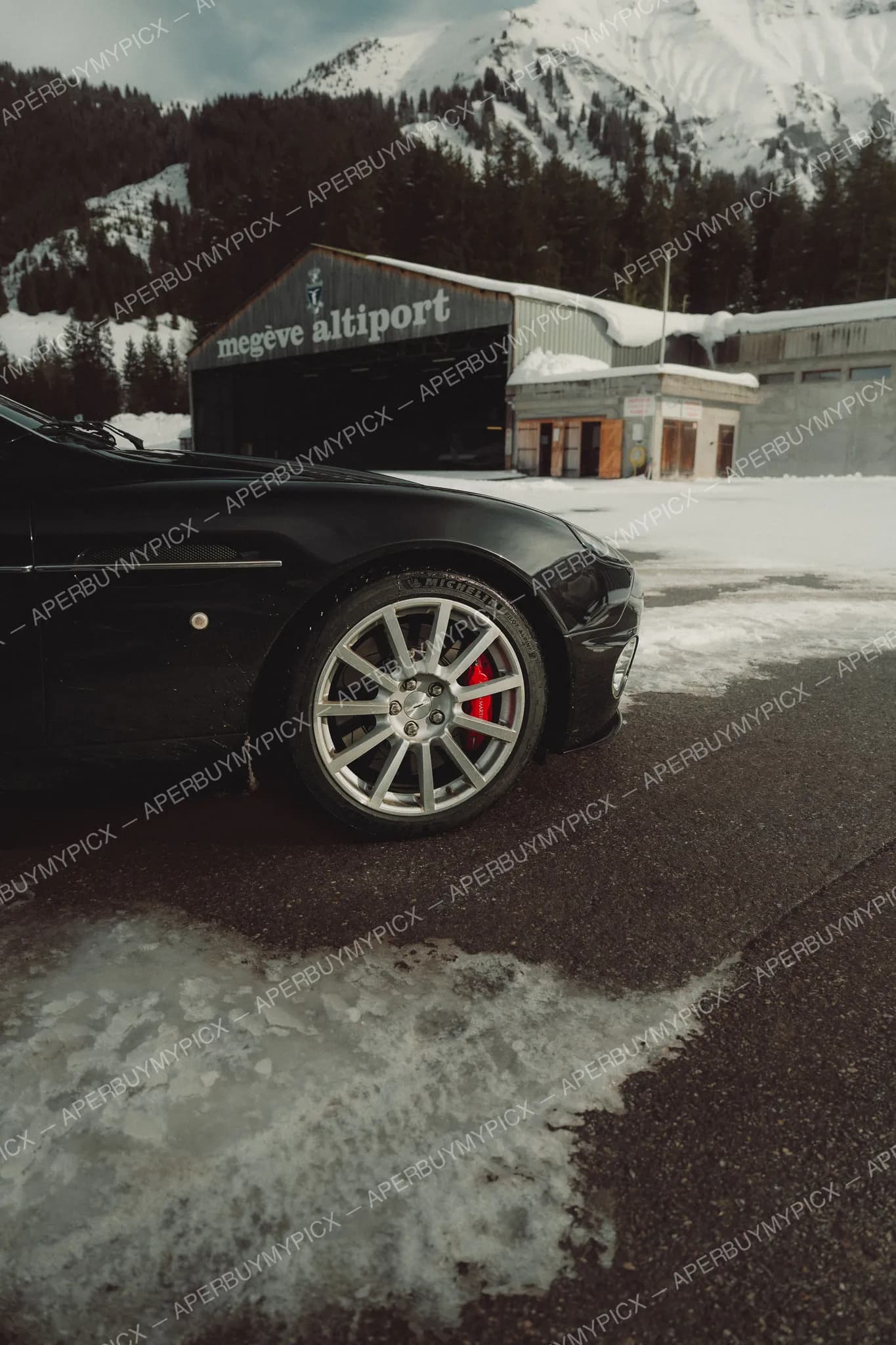 Aston Martin Vanquish S #008