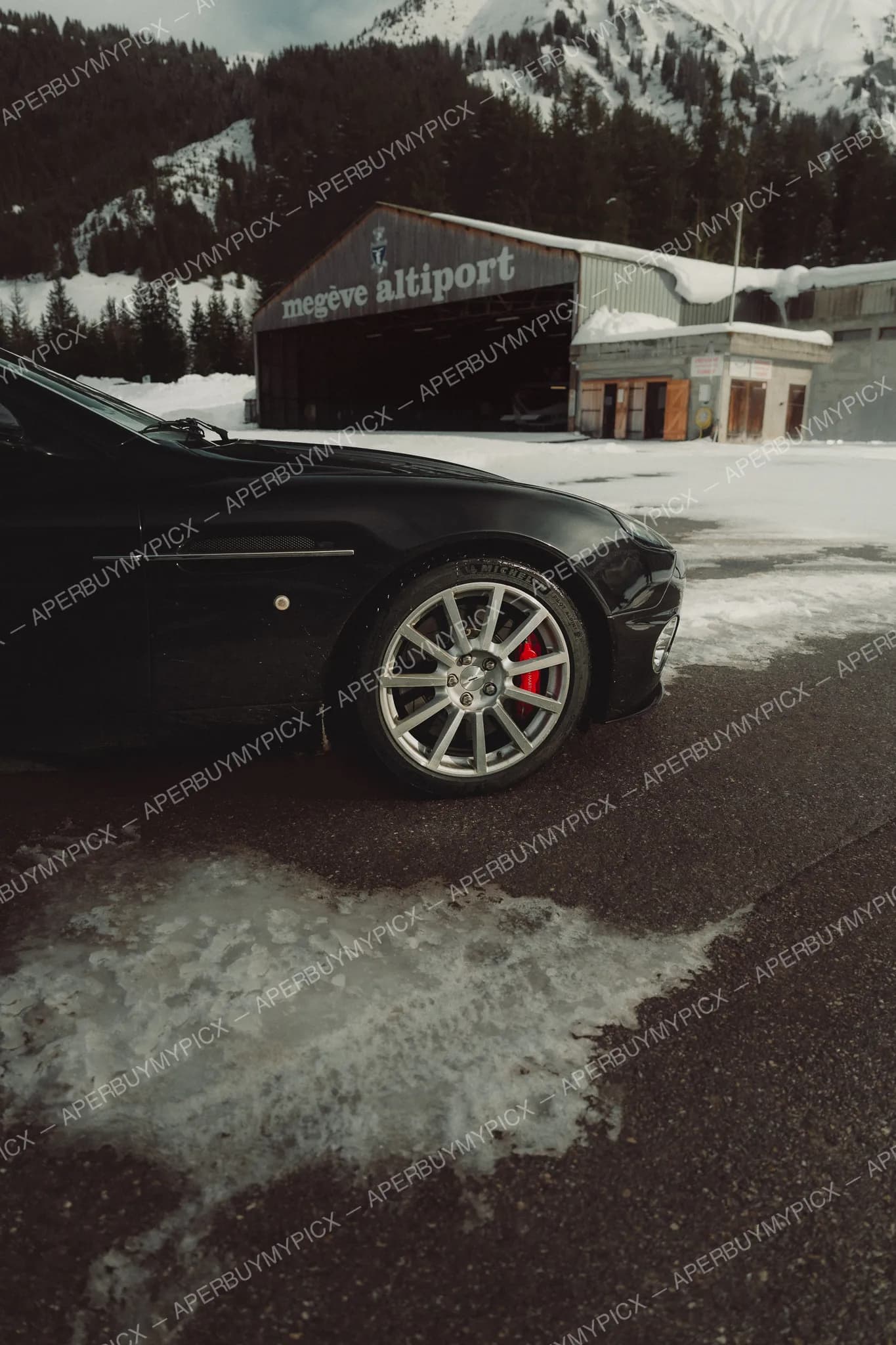 Aston Martin Vanquish S #009