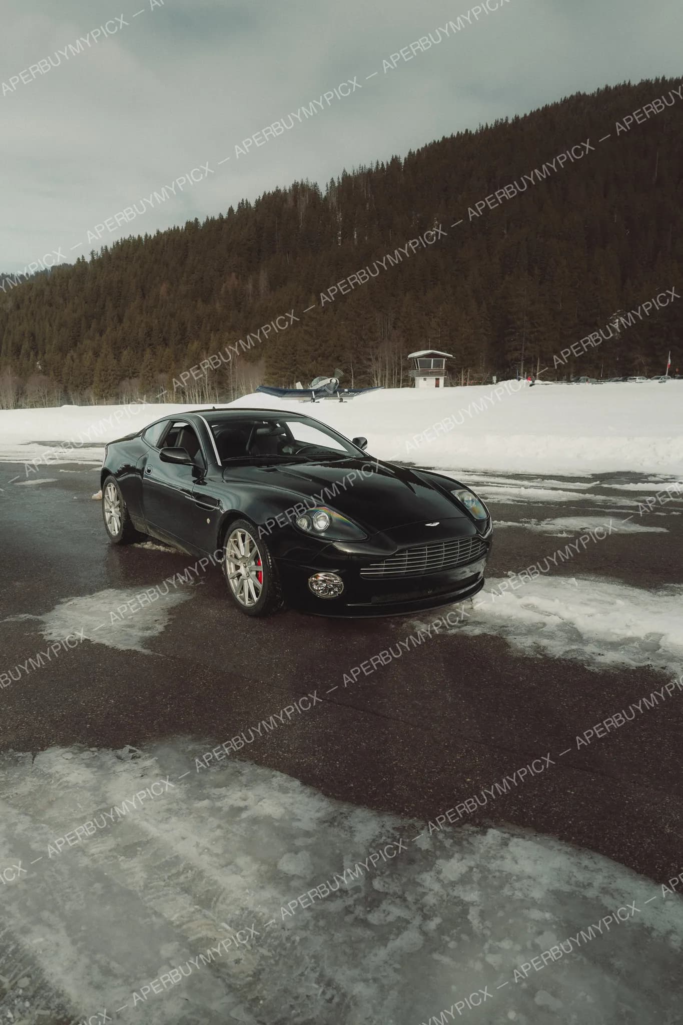 Aston Martin Vanquish S #013