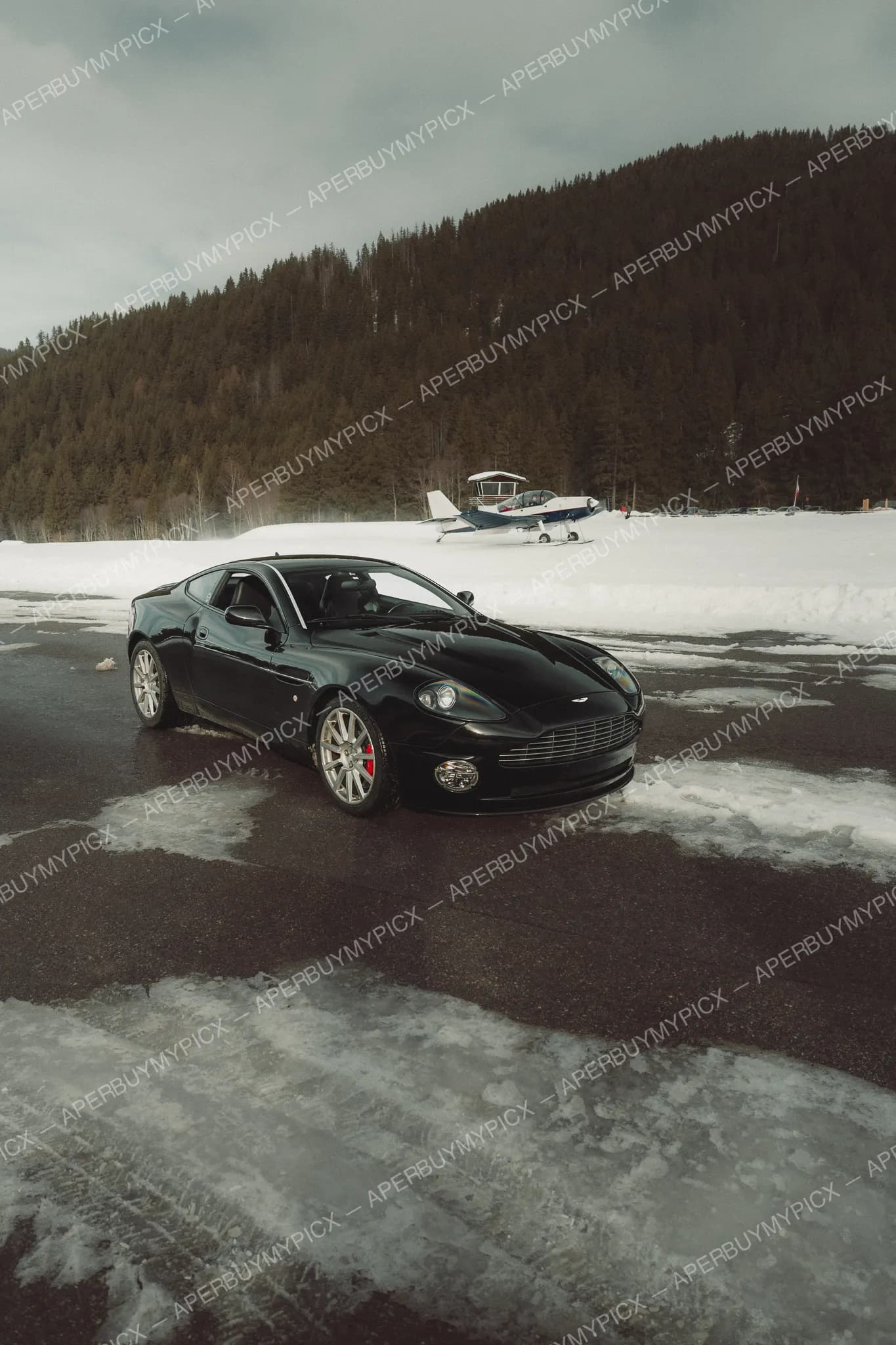 Aston Martin Vanquish S #015