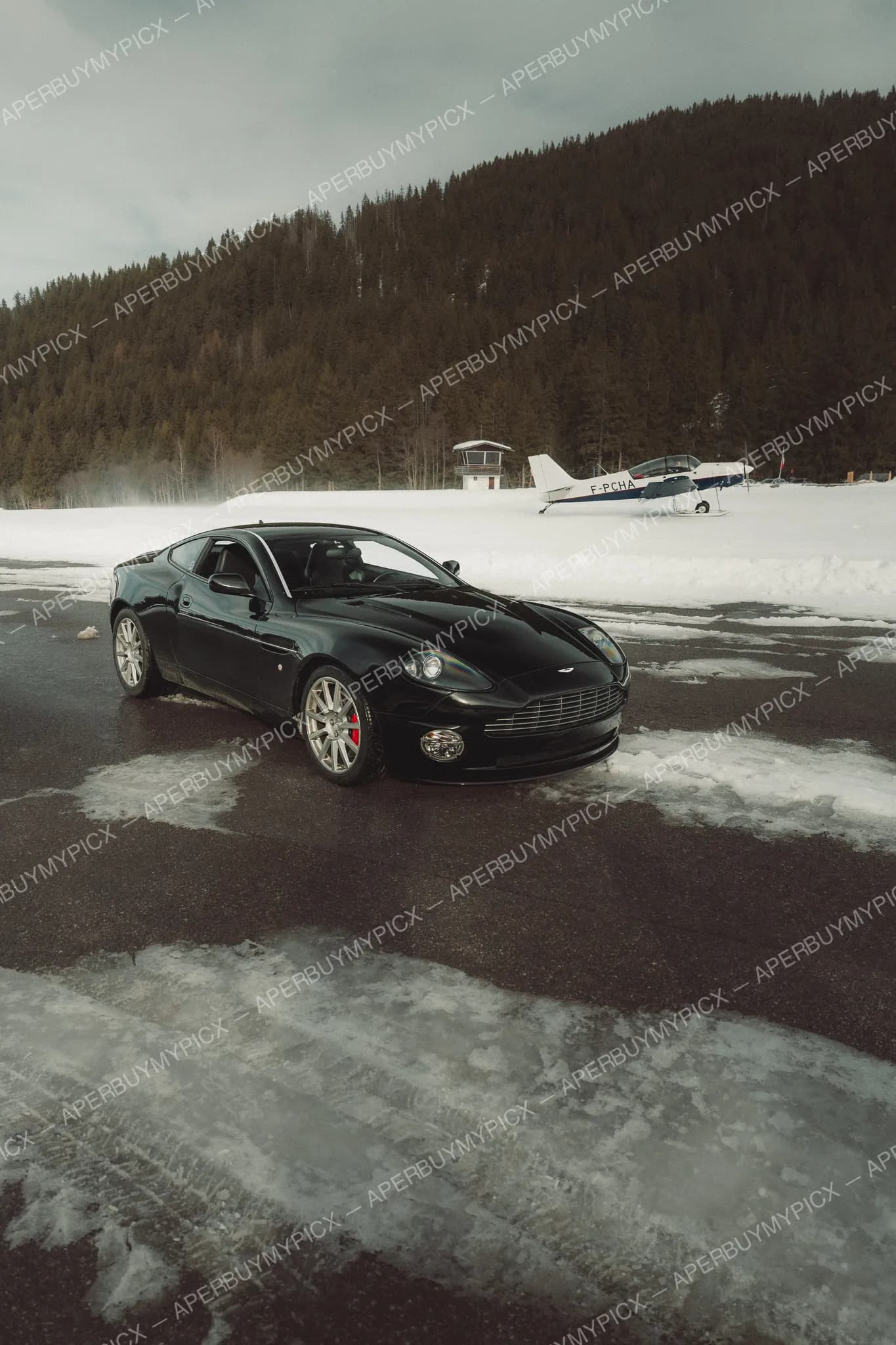 Aston Martin Vanquish S #016