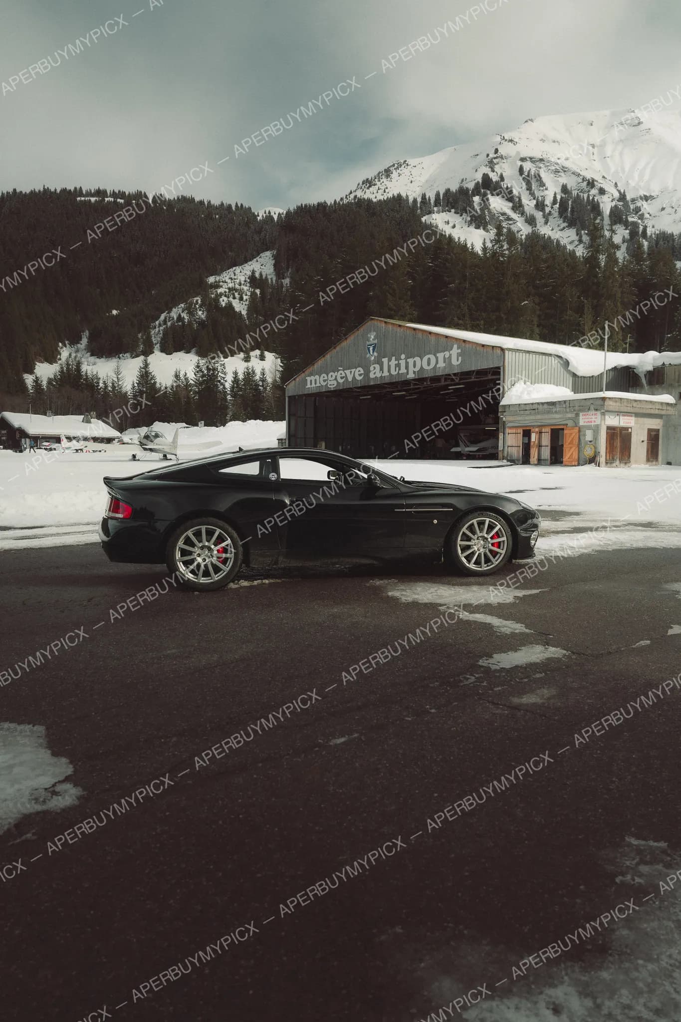 Aston Martin Vanquish S #018