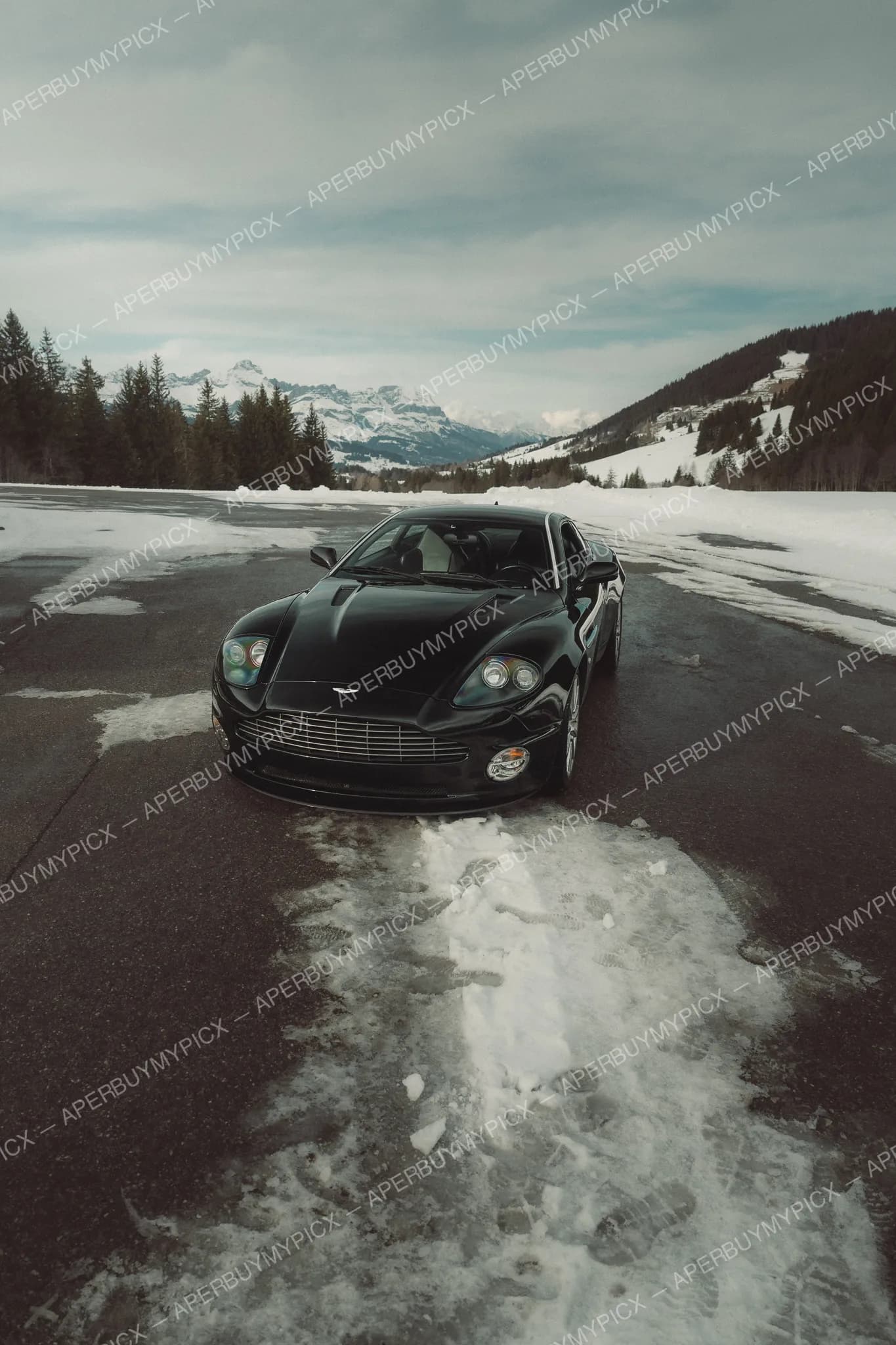 Aston Martin Vanquish S #023