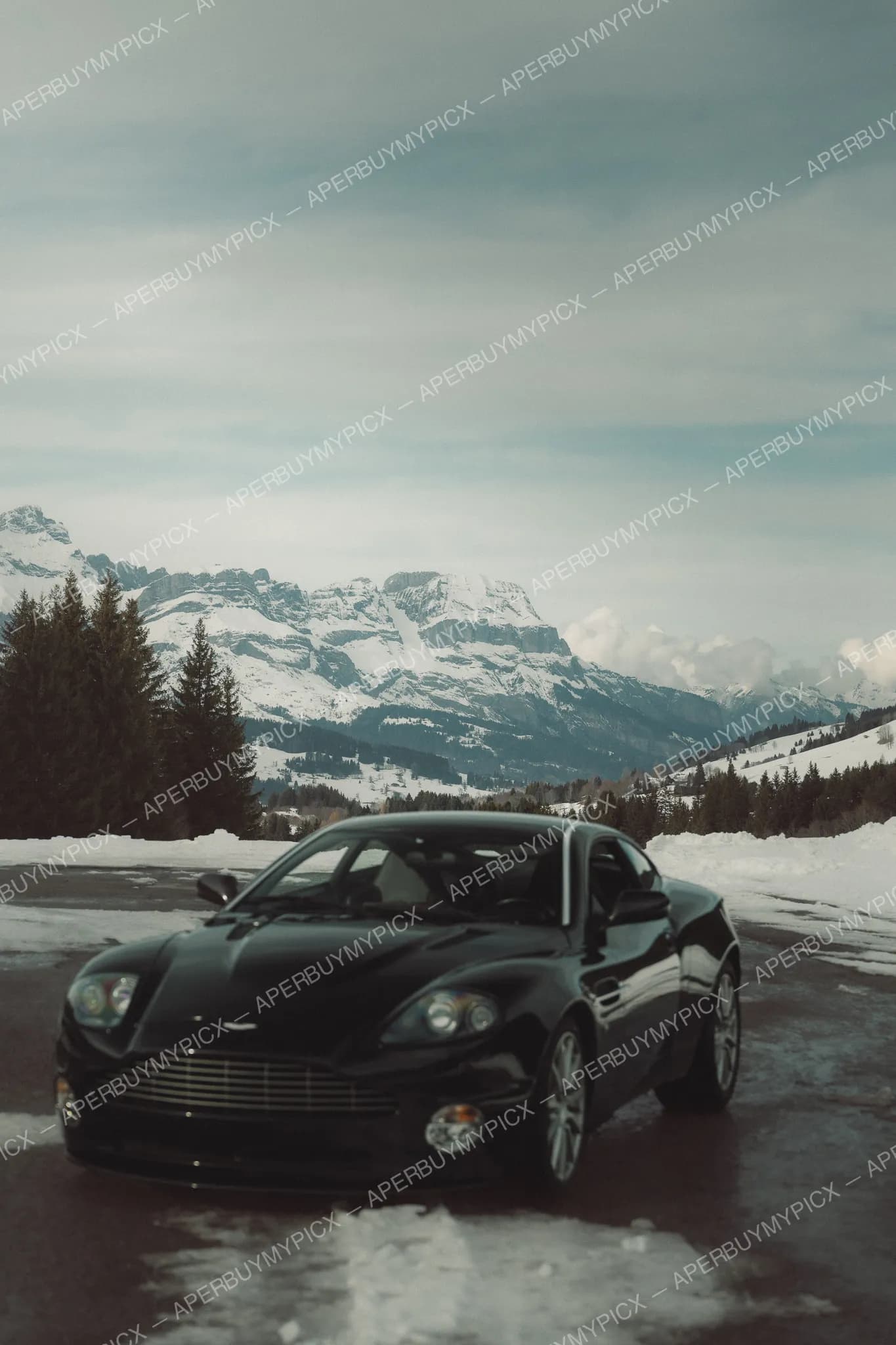 Aston Martin Vanquish S #024
