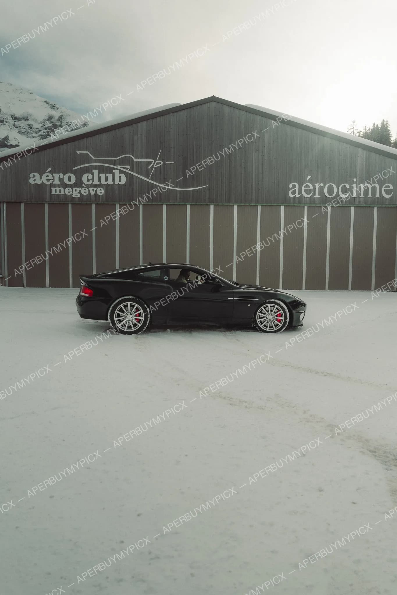 Aston Martin Vanquish S #032