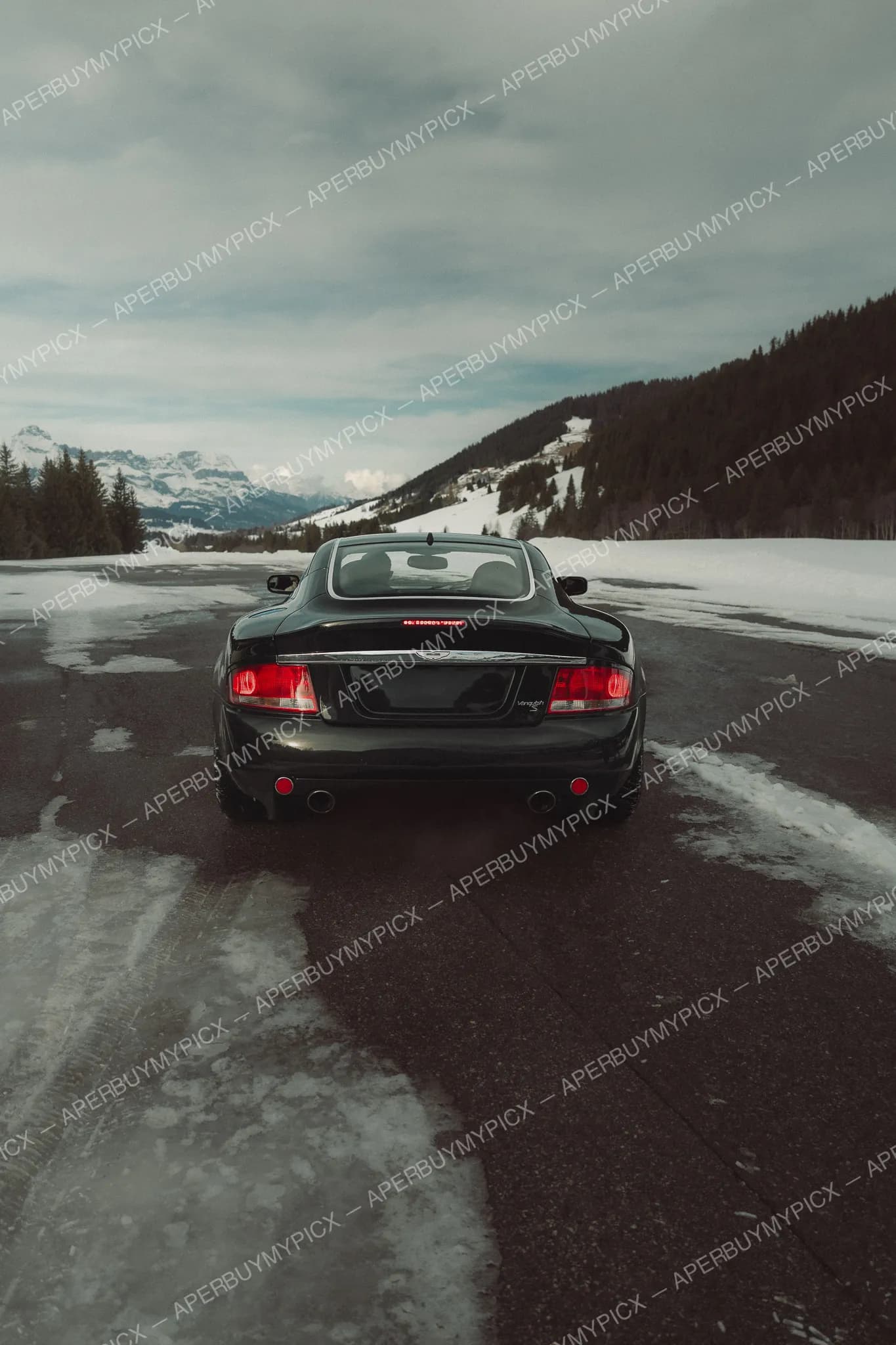 Aston Martin Vanquish S #033