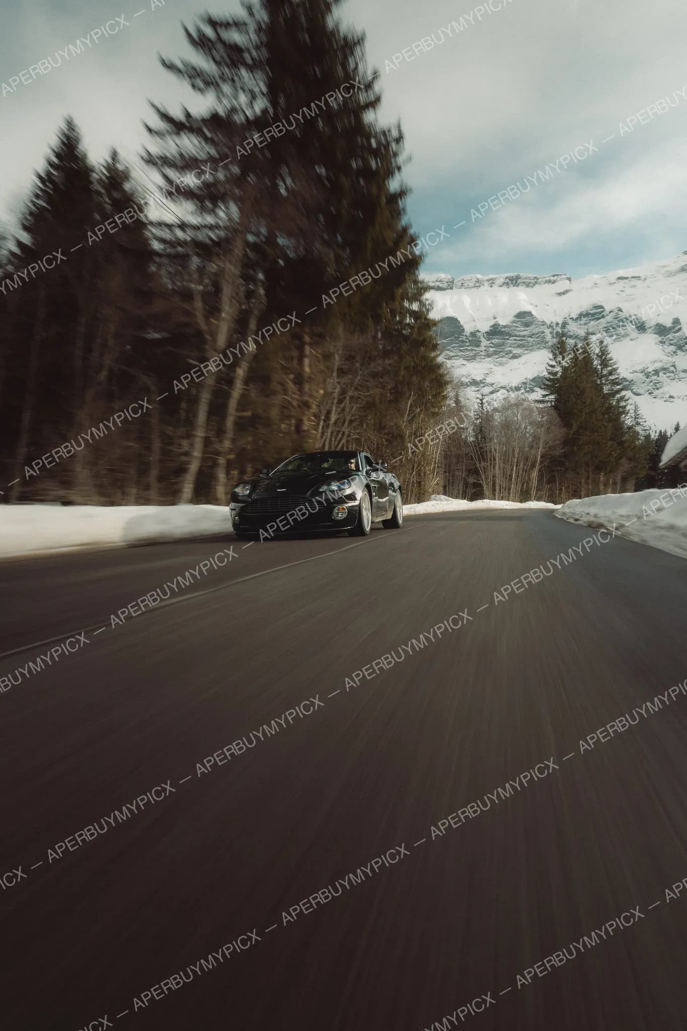 Aston Martin Vanquish S #038