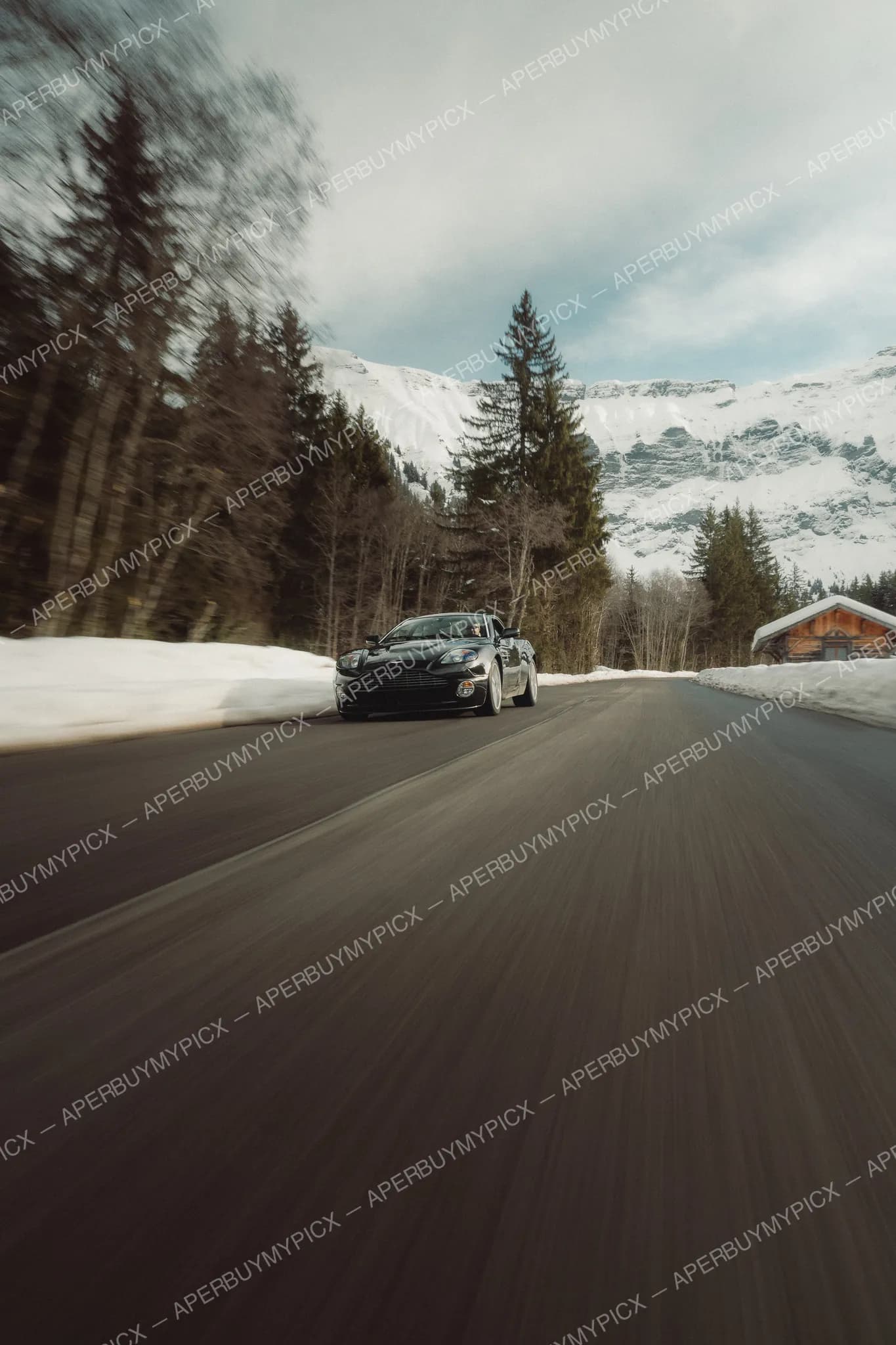 Aston Martin Vanquish S #040