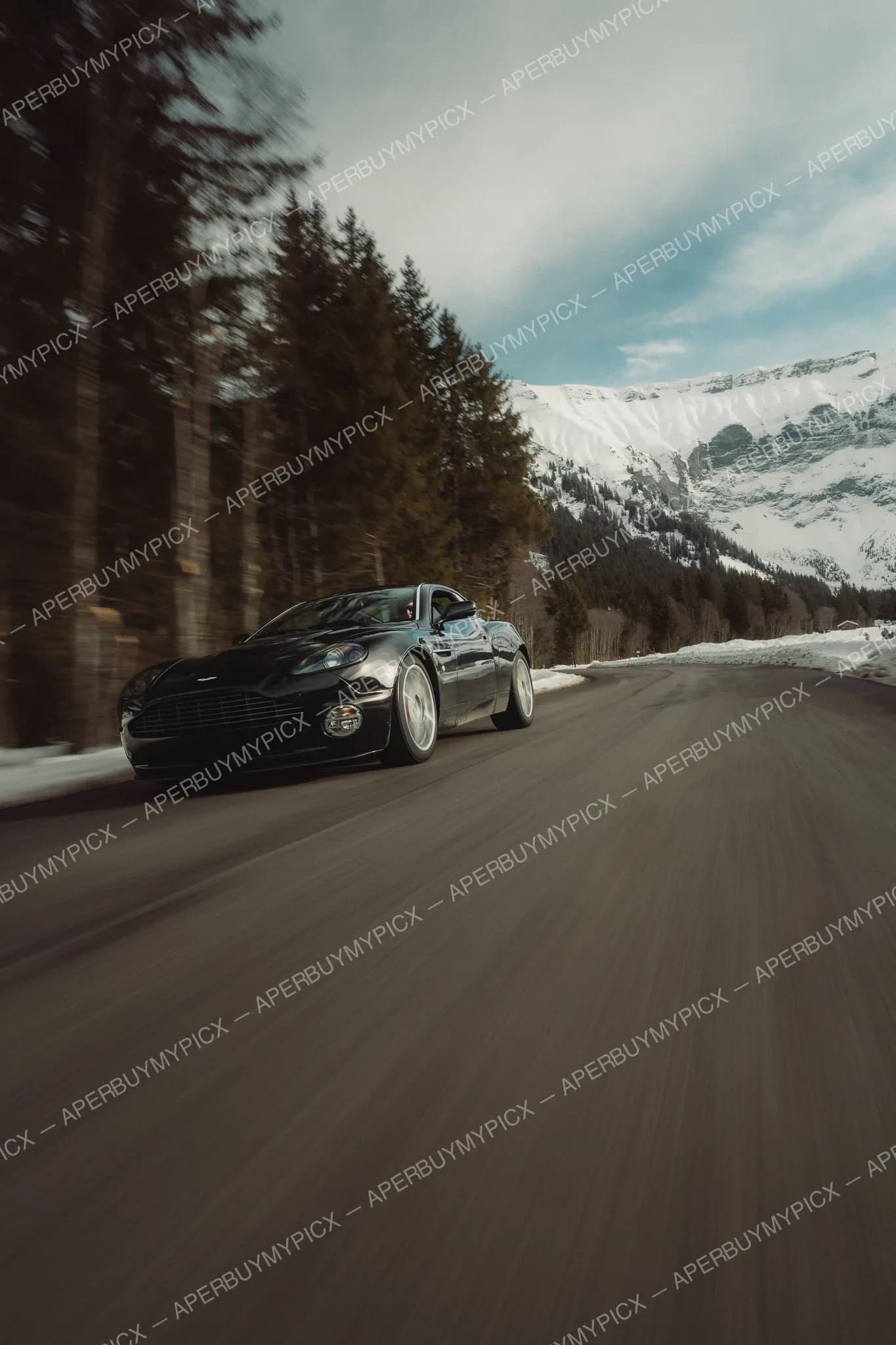 Aston Martin Vanquish S #043