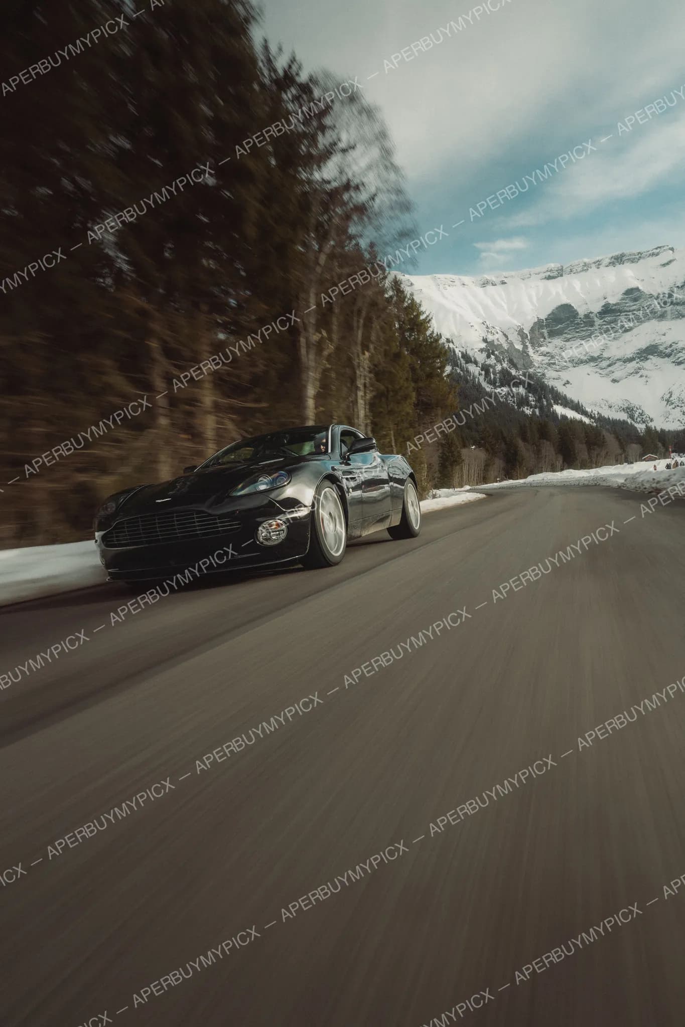 Aston Martin Vanquish S #044