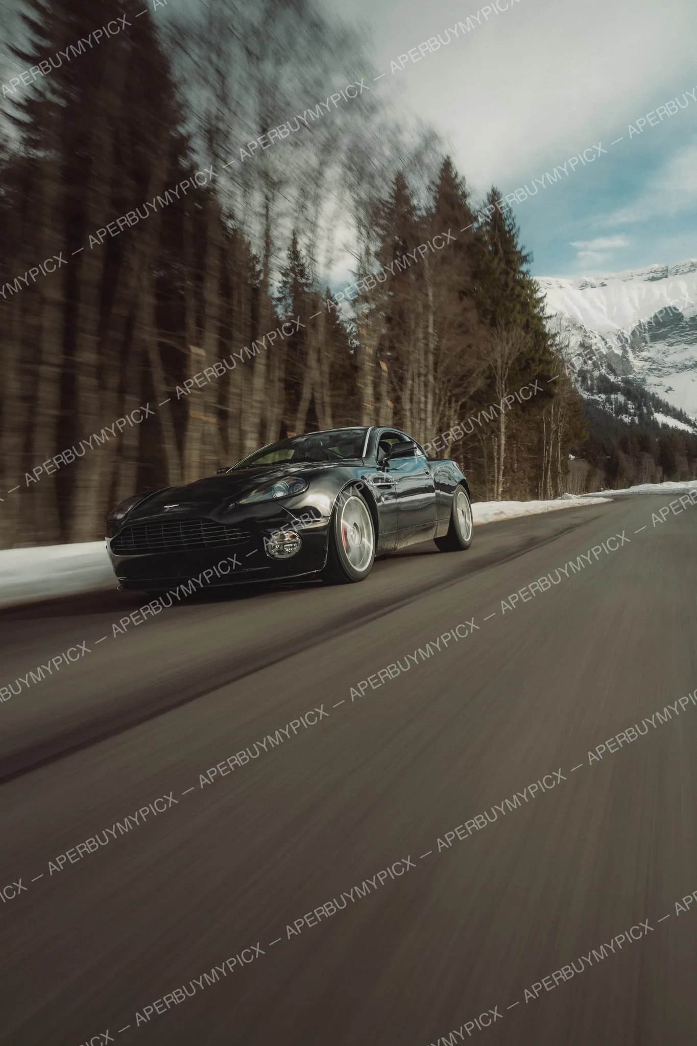 Aston Martin Vanquish S #045