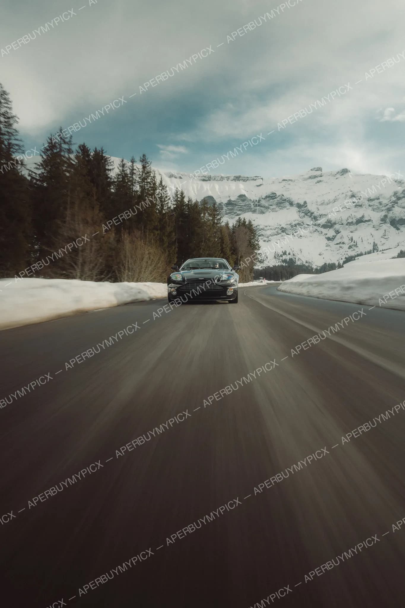 Aston Martin Vanquish S #046