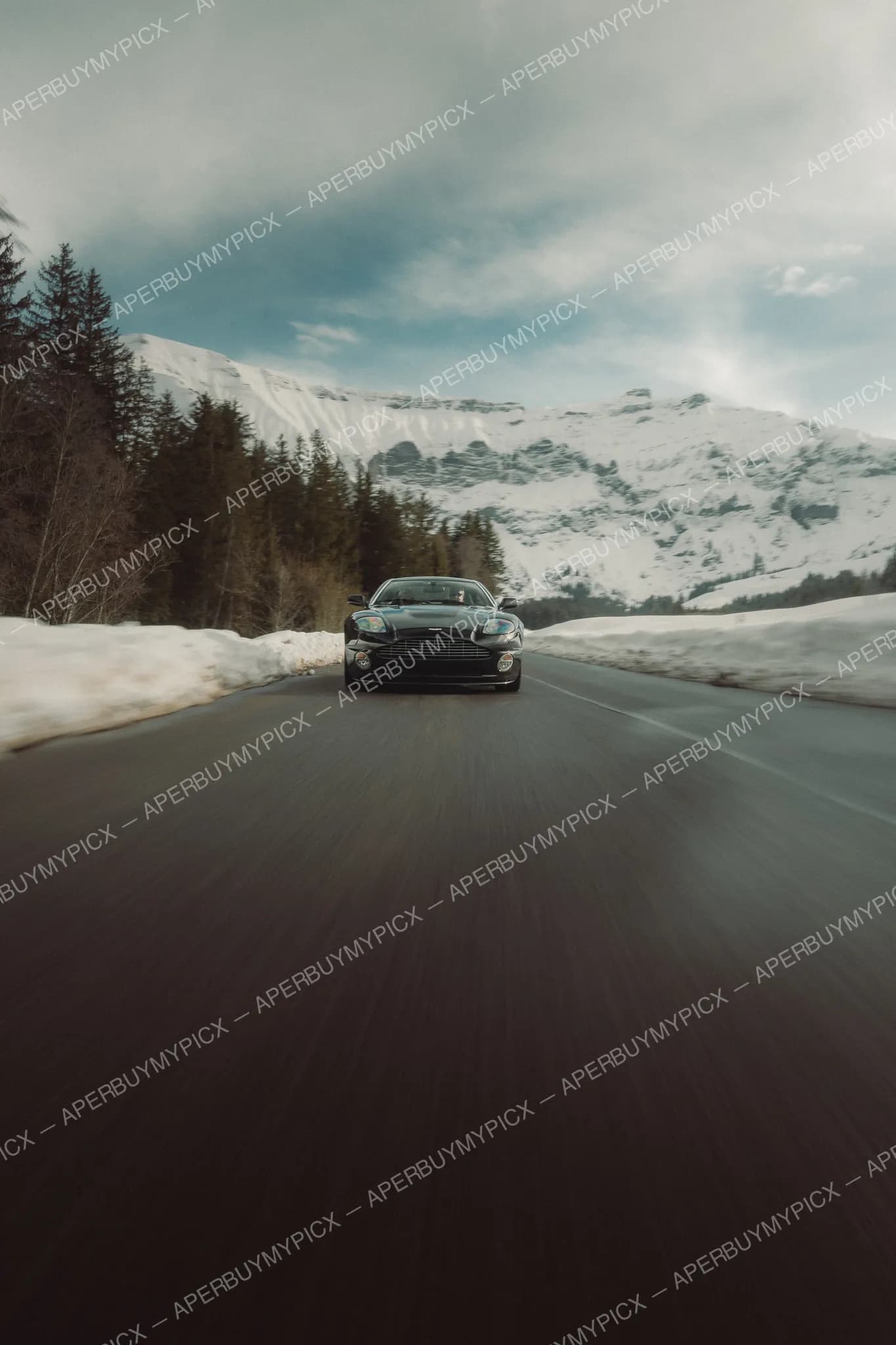 Aston Martin Vanquish S #047