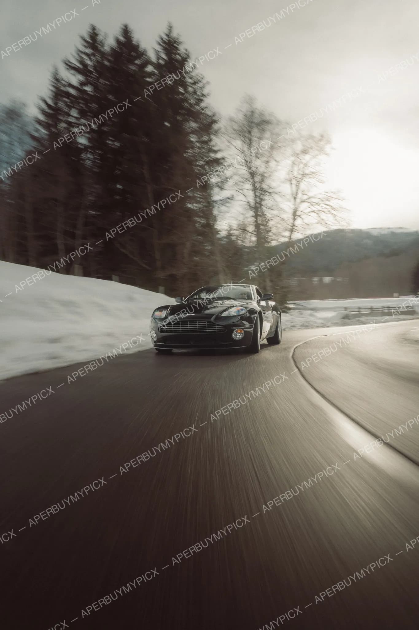 Aston Martin Vanquish S #048
