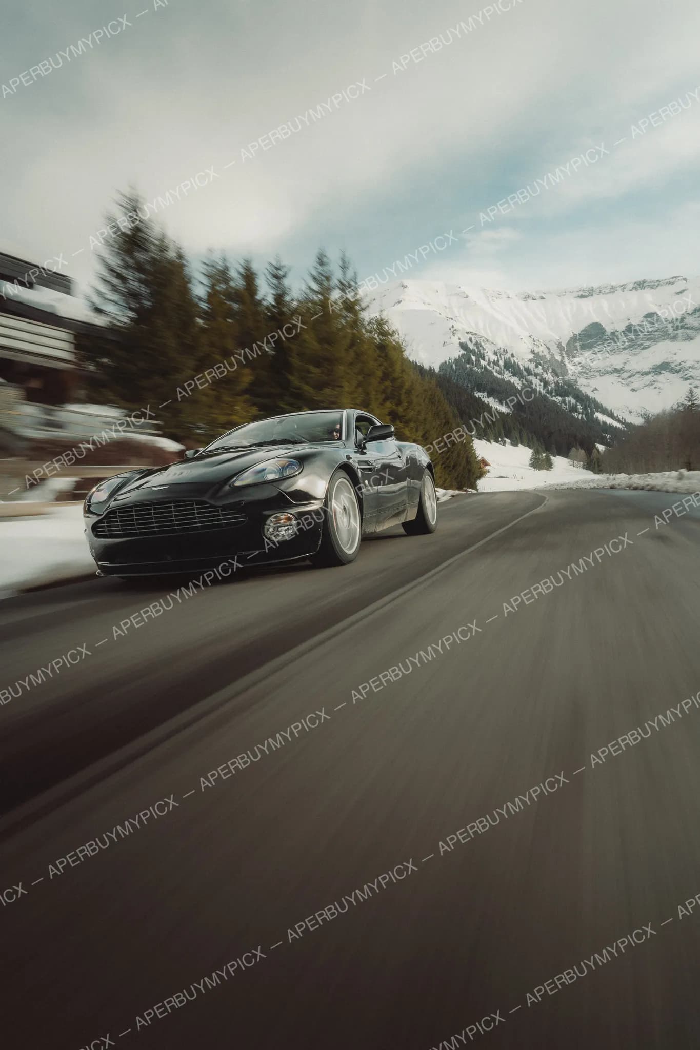 Aston Martin Vanquish S #049