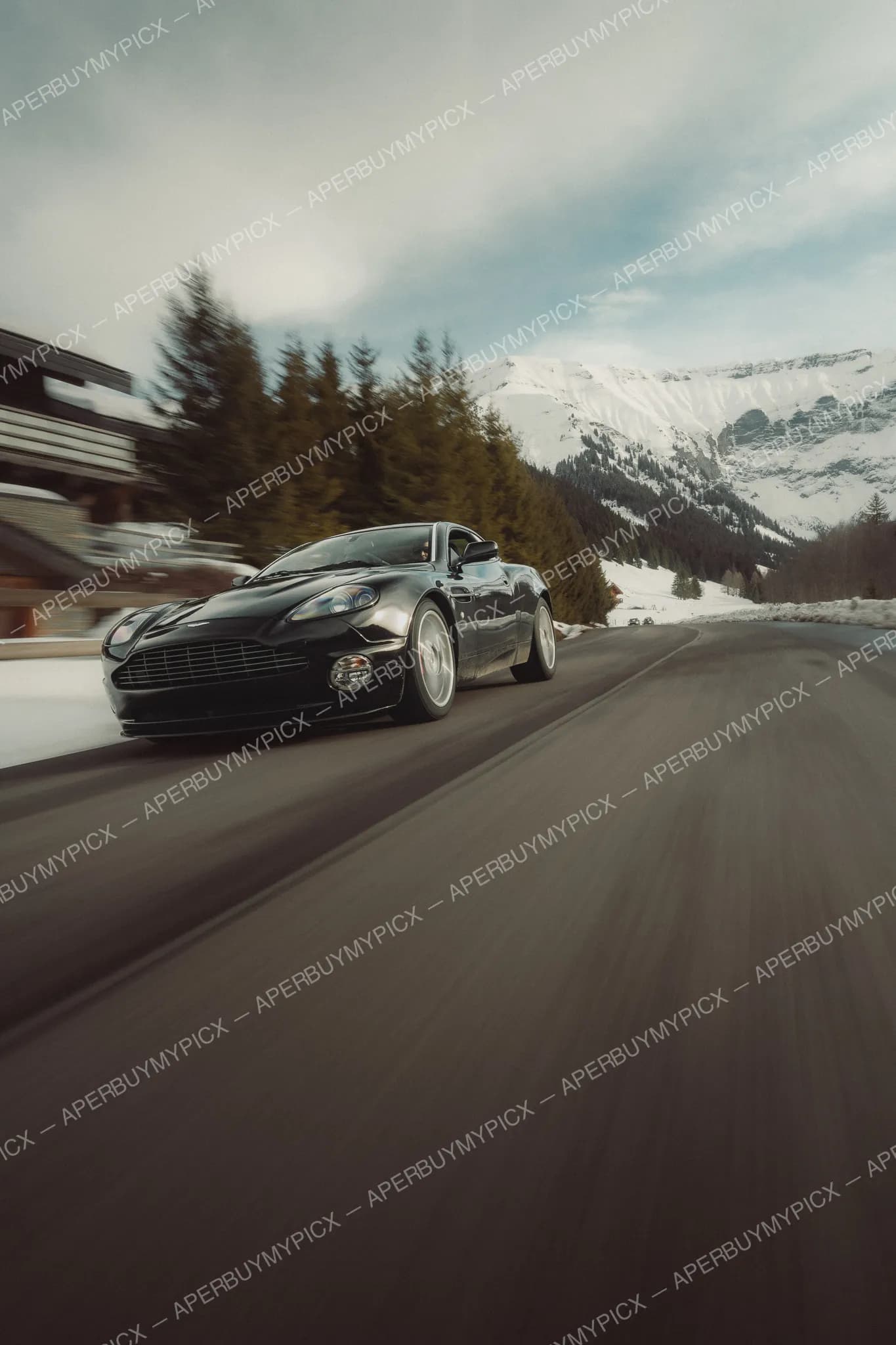 Aston Martin Vanquish S #050