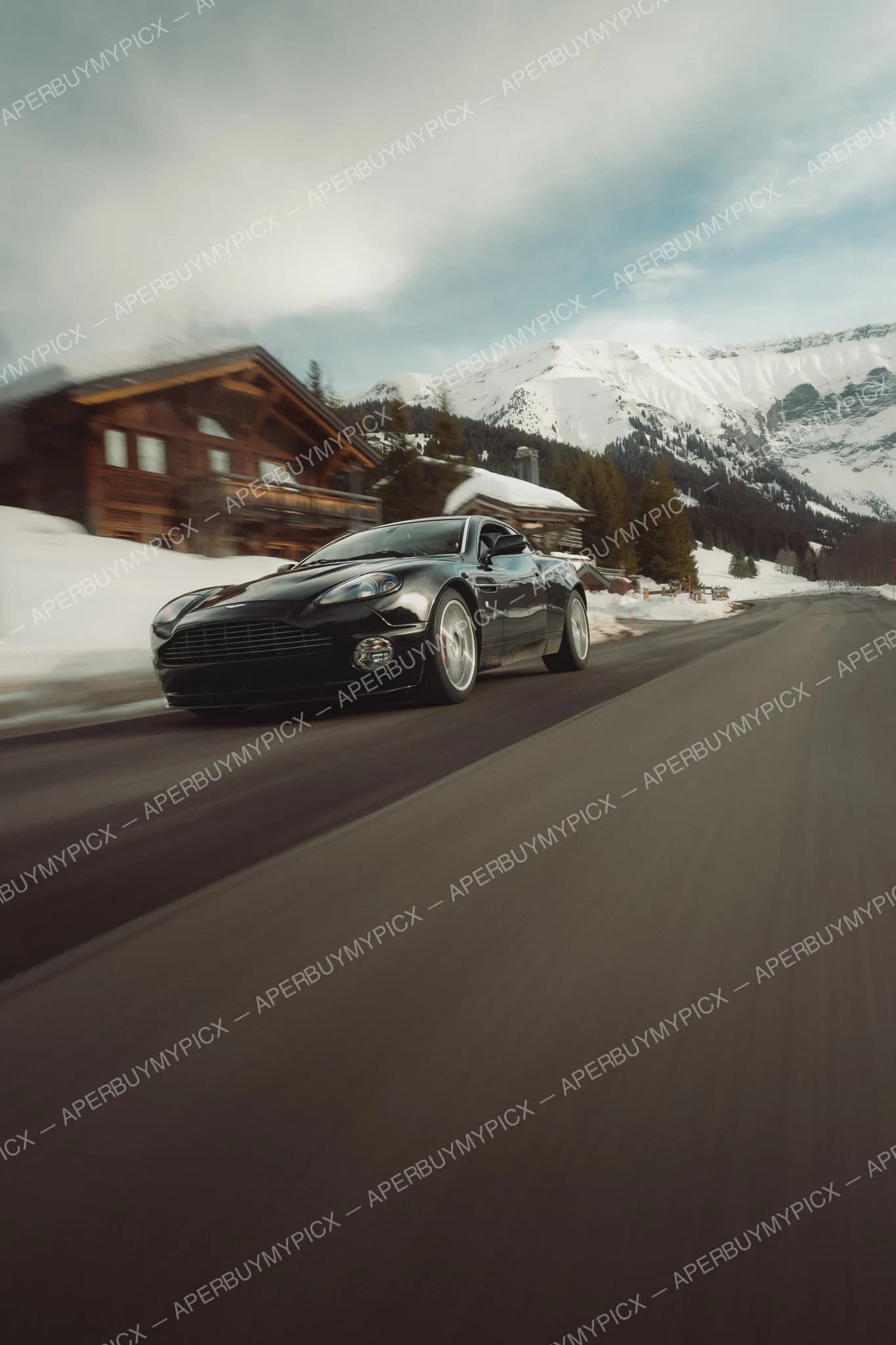 Aston Martin Vanquish S #051