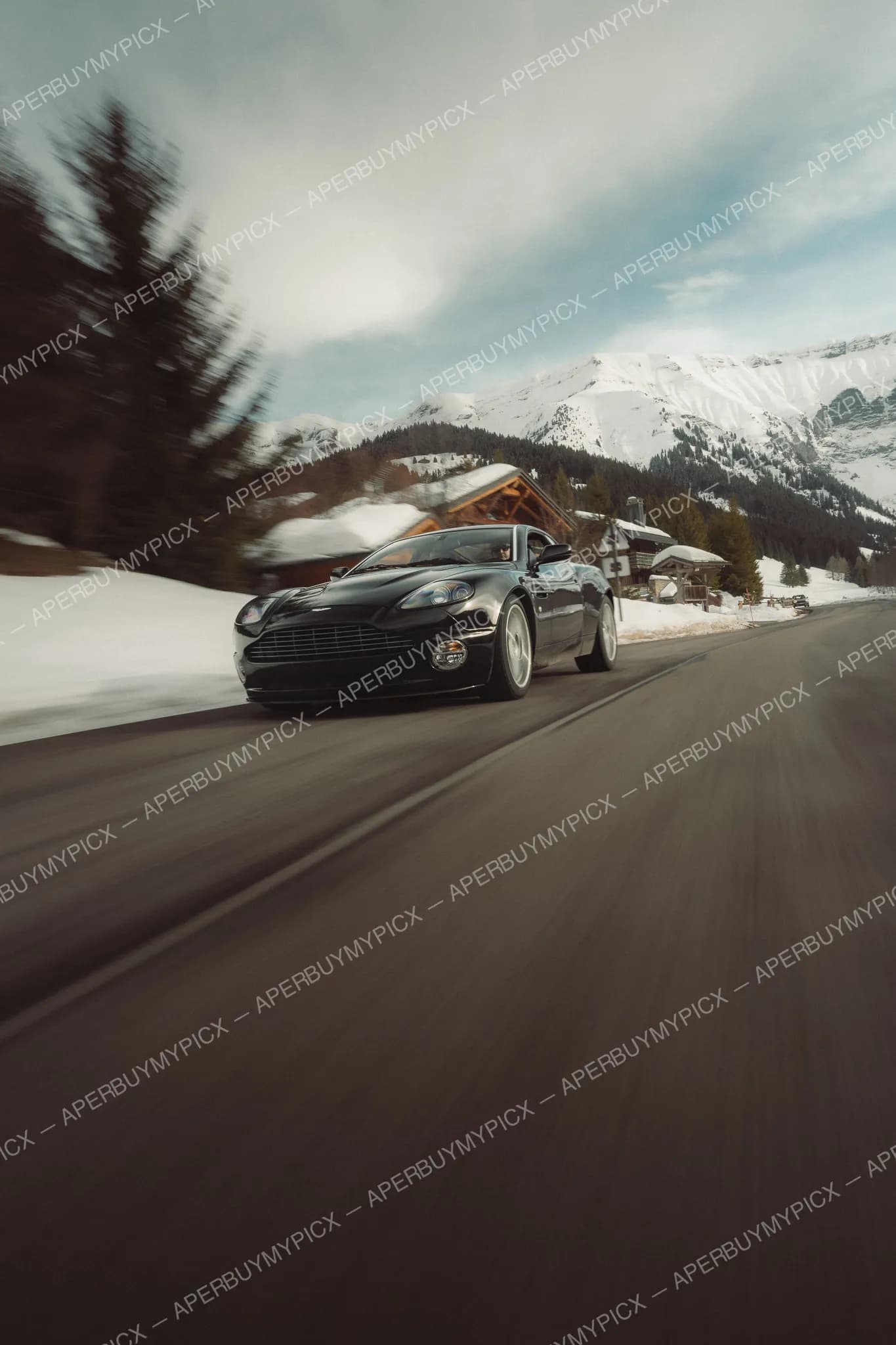 Aston Martin Vanquish S #052