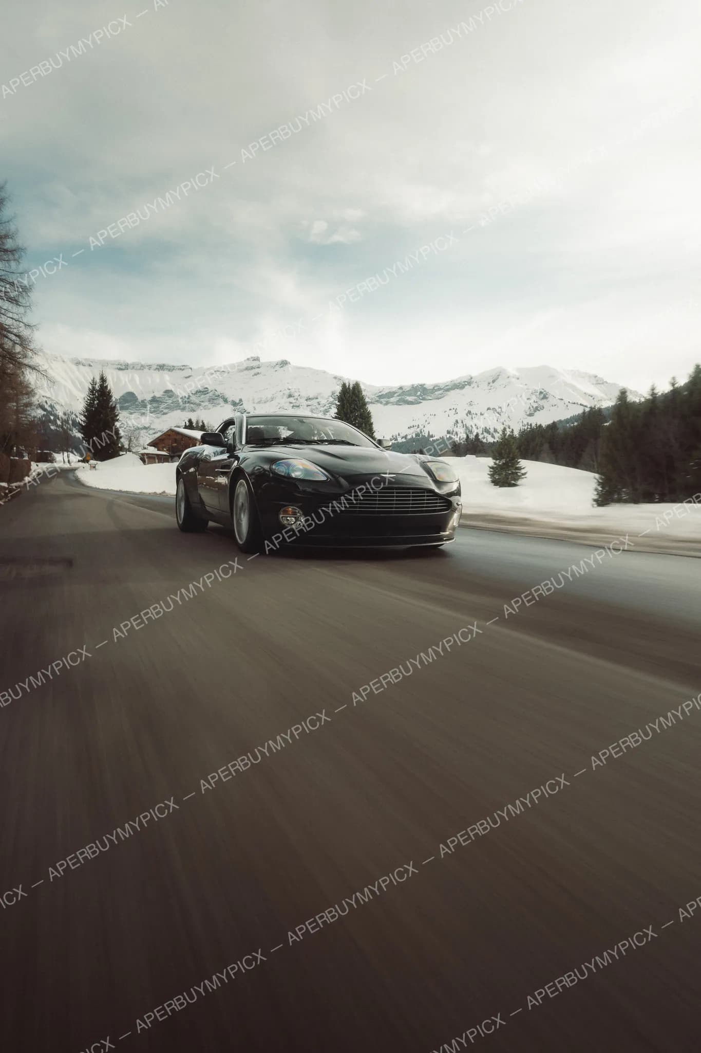 Aston Martin Vanquish S #055