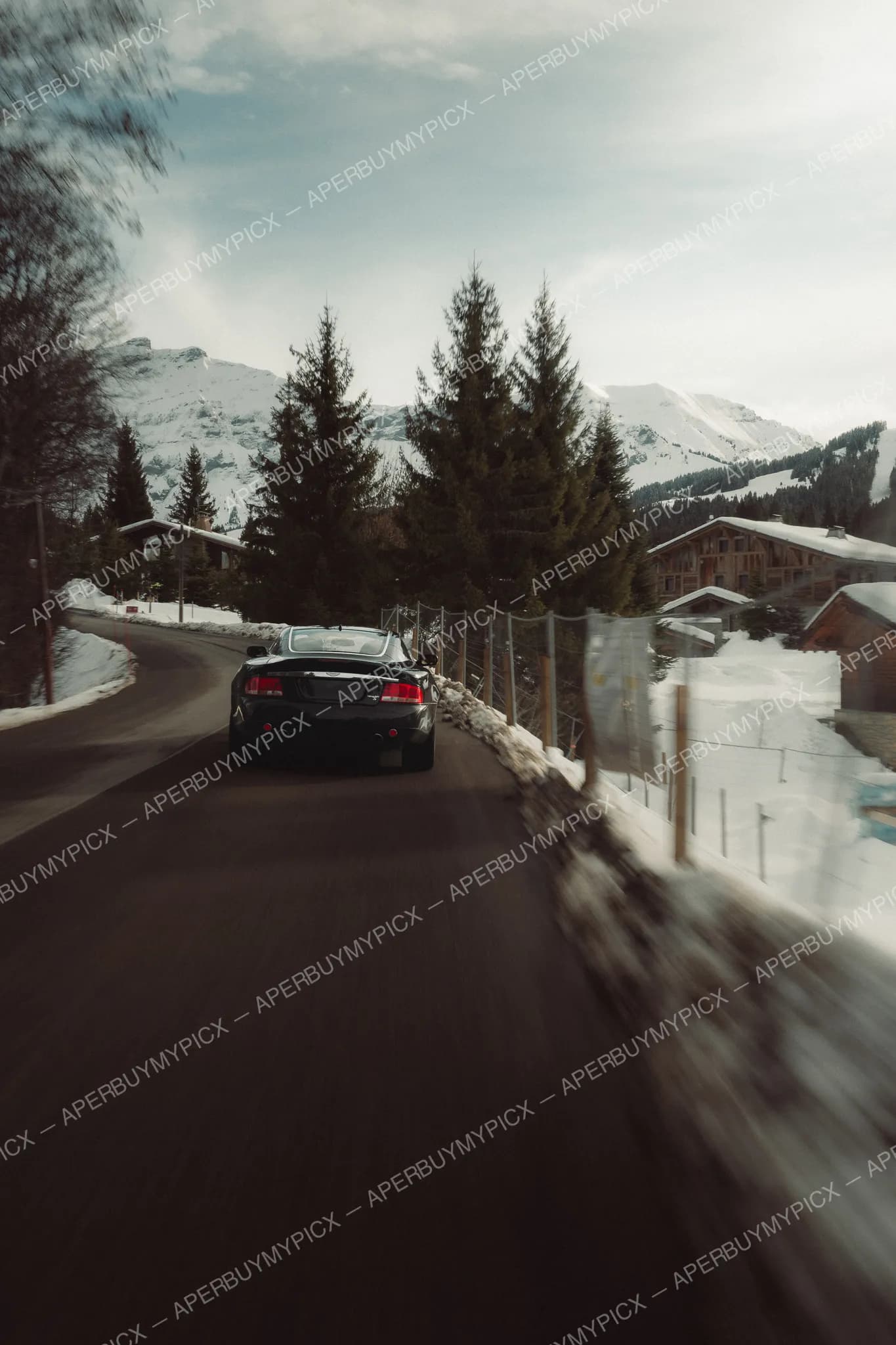 Aston Martin Vanquish S #057