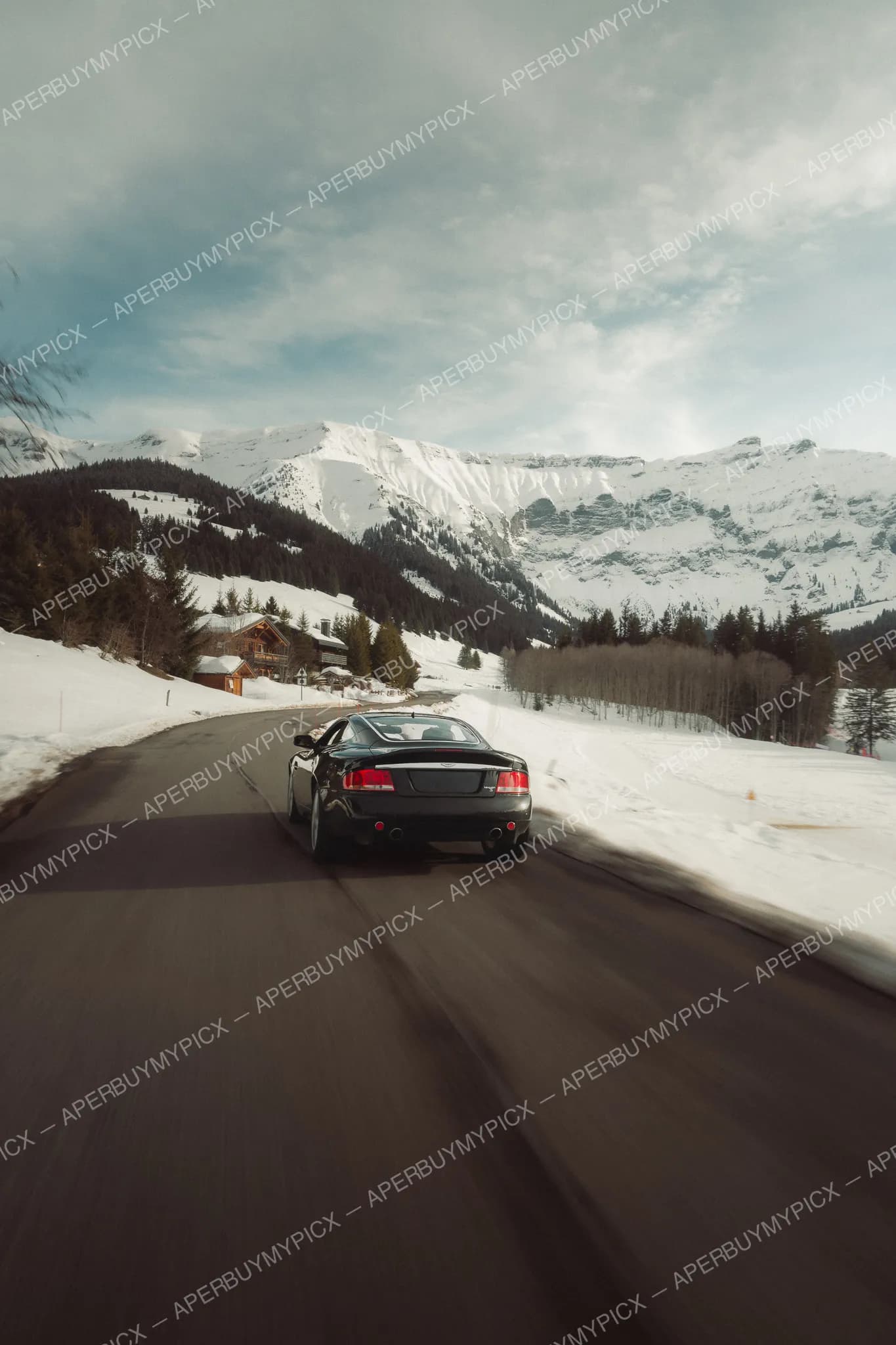 Aston Martin Vanquish S #060