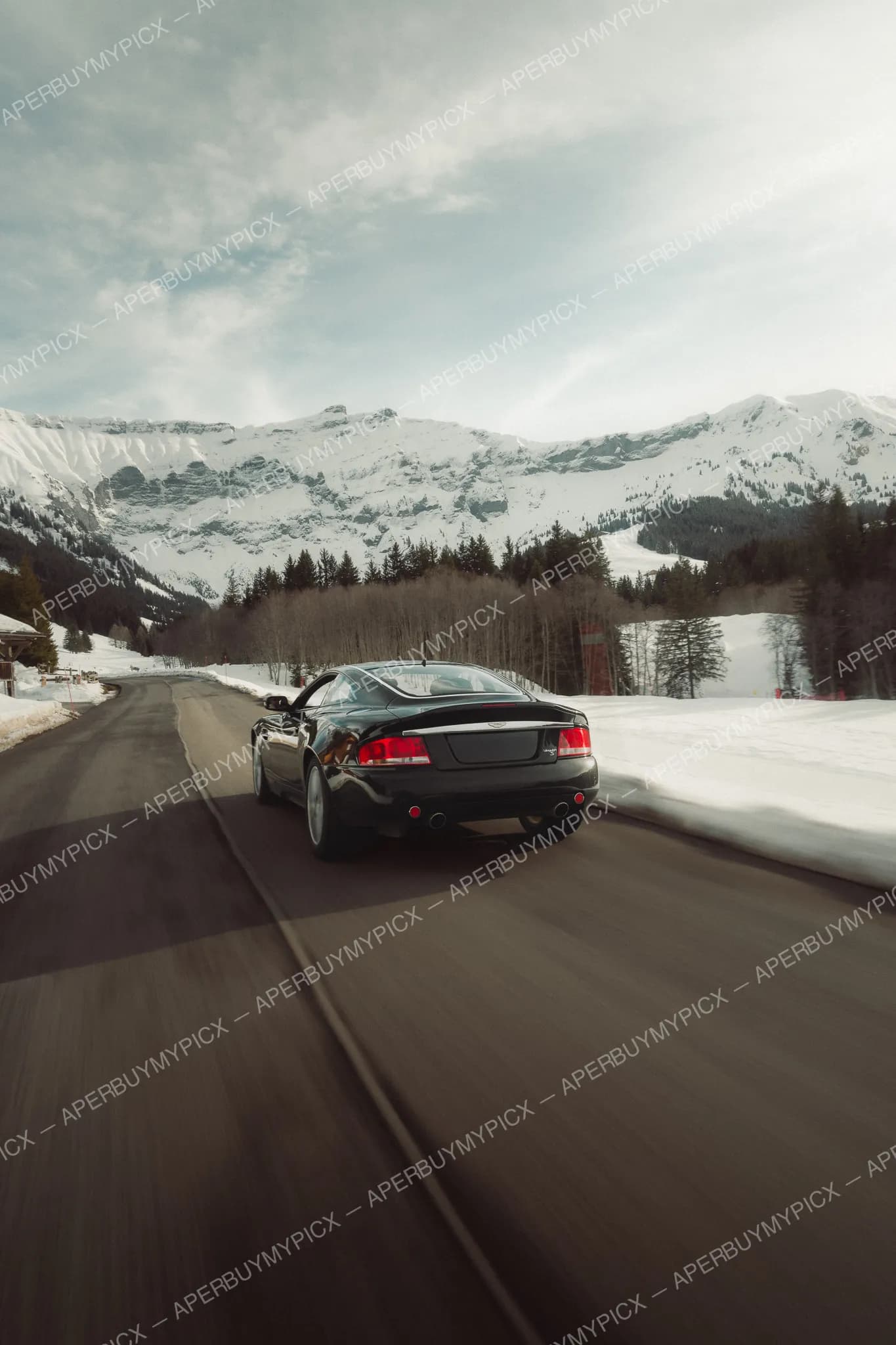 Aston Martin Vanquish S #061