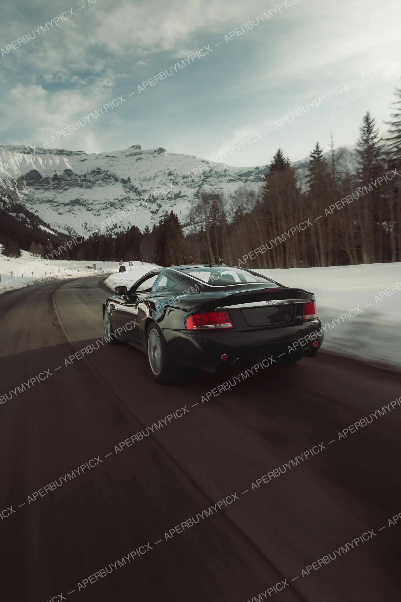 Aston Martin Vanquish S #063