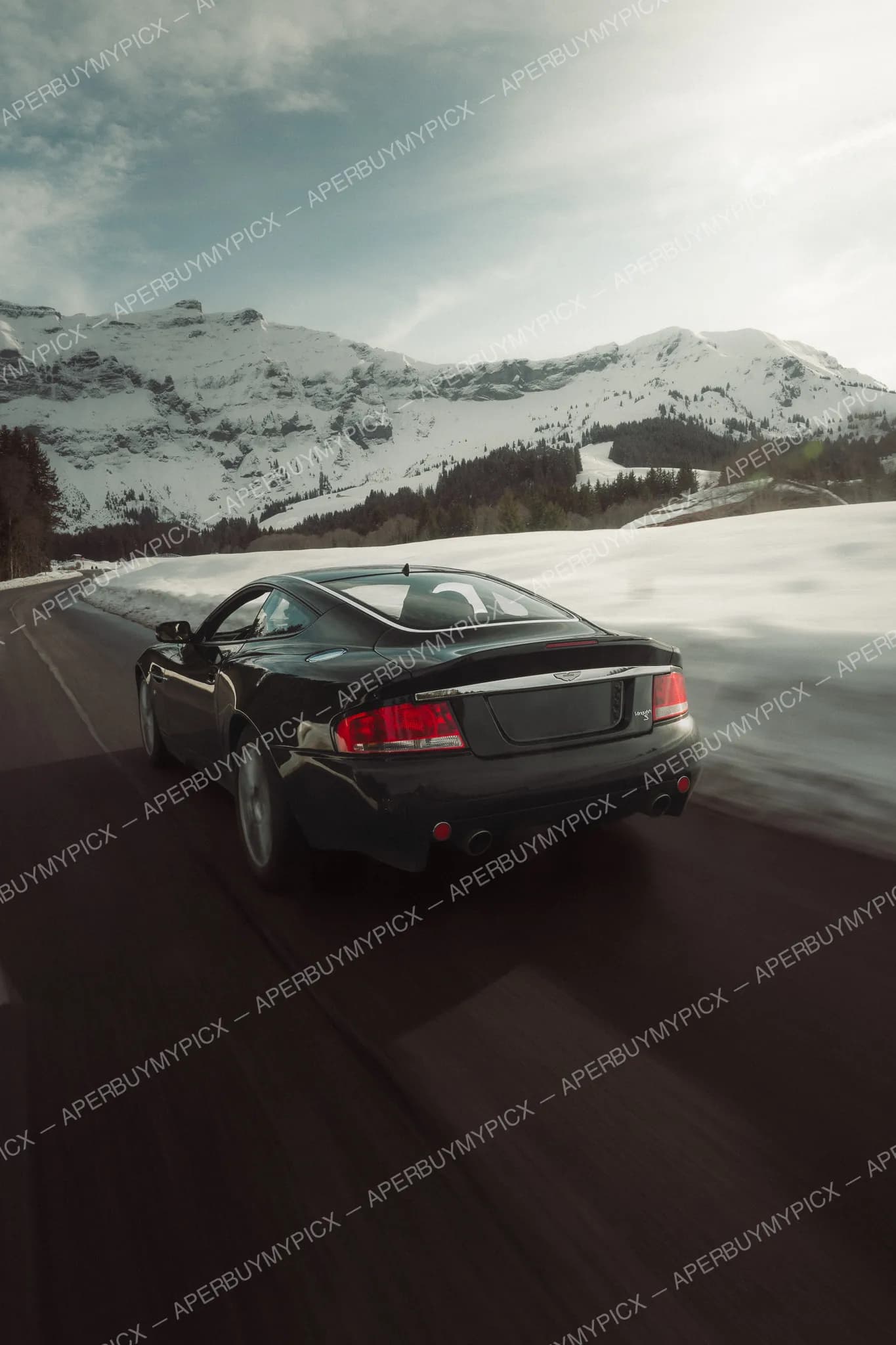 Aston Martin Vanquish S #064