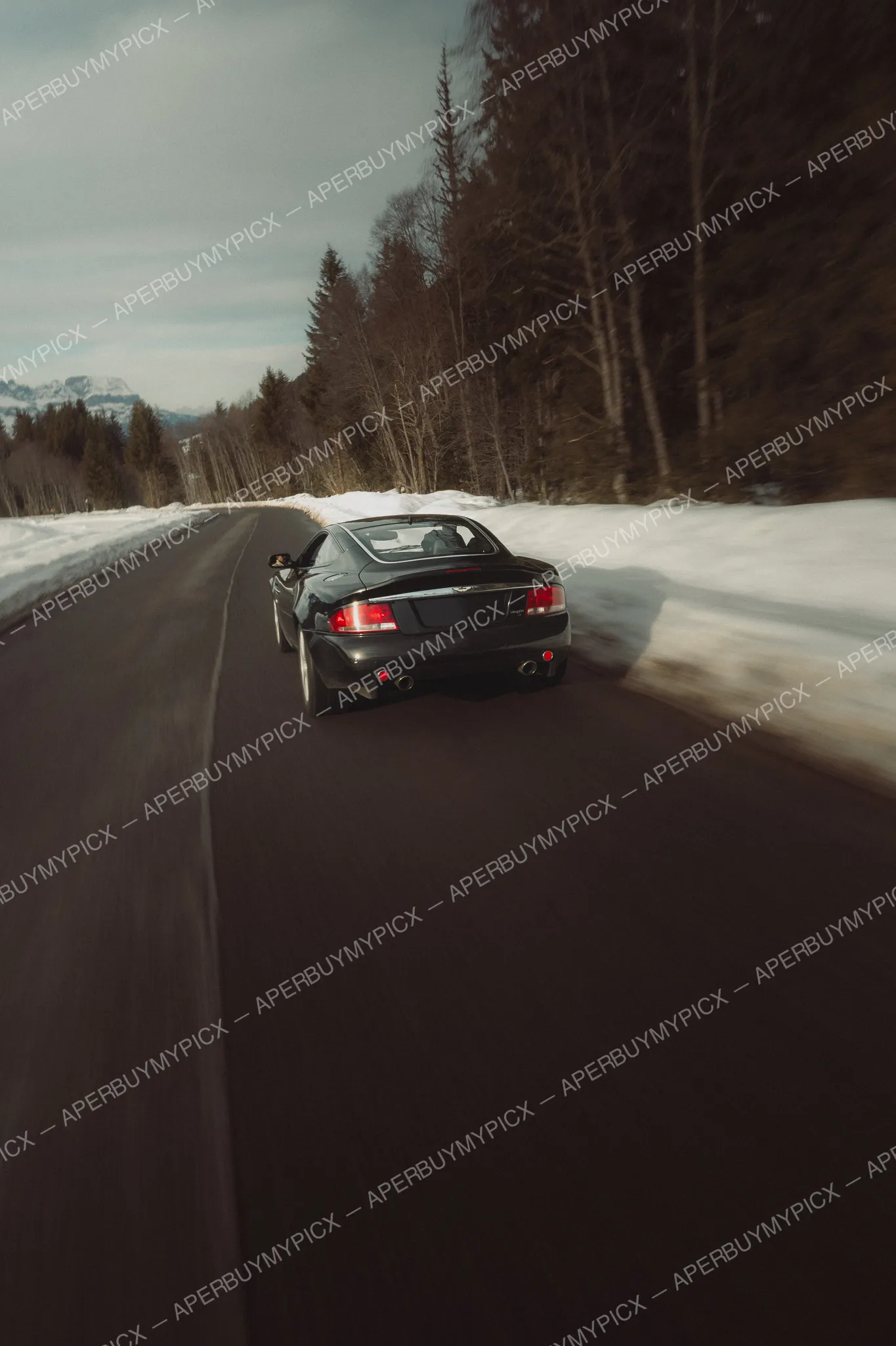 Aston Martin Vanquish S #069
