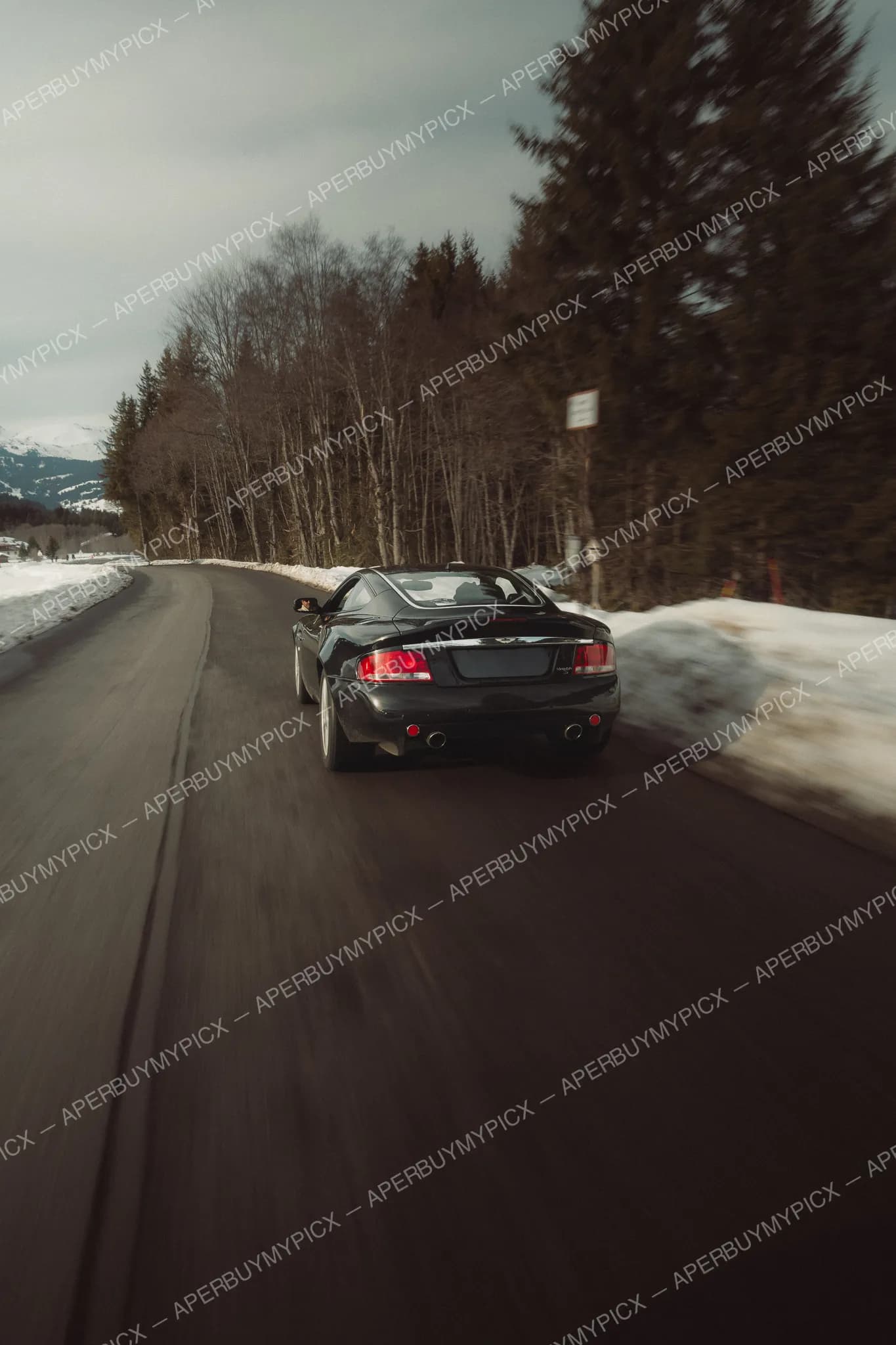 Aston Martin Vanquish S #070