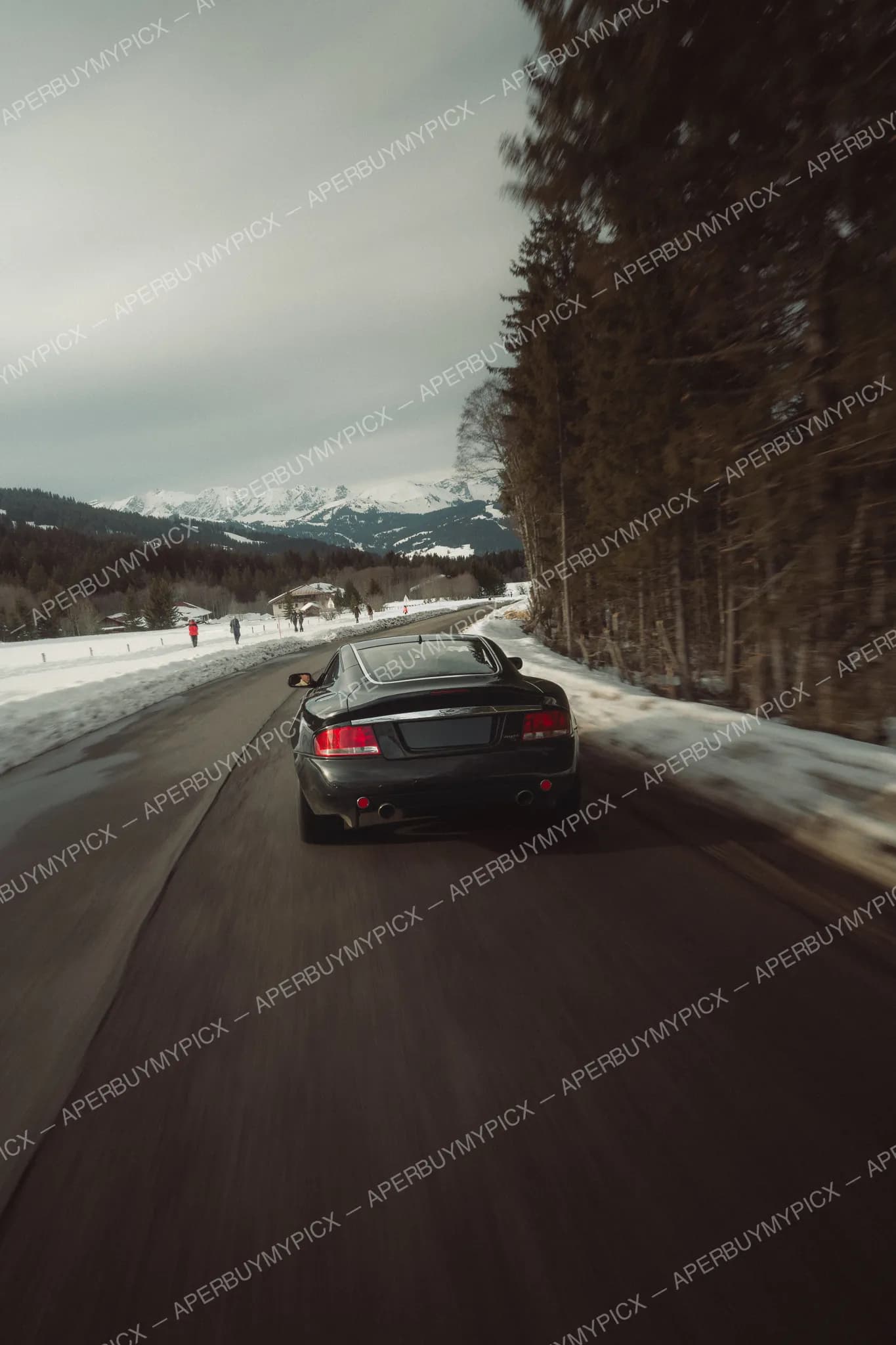Aston Martin Vanquish S #071