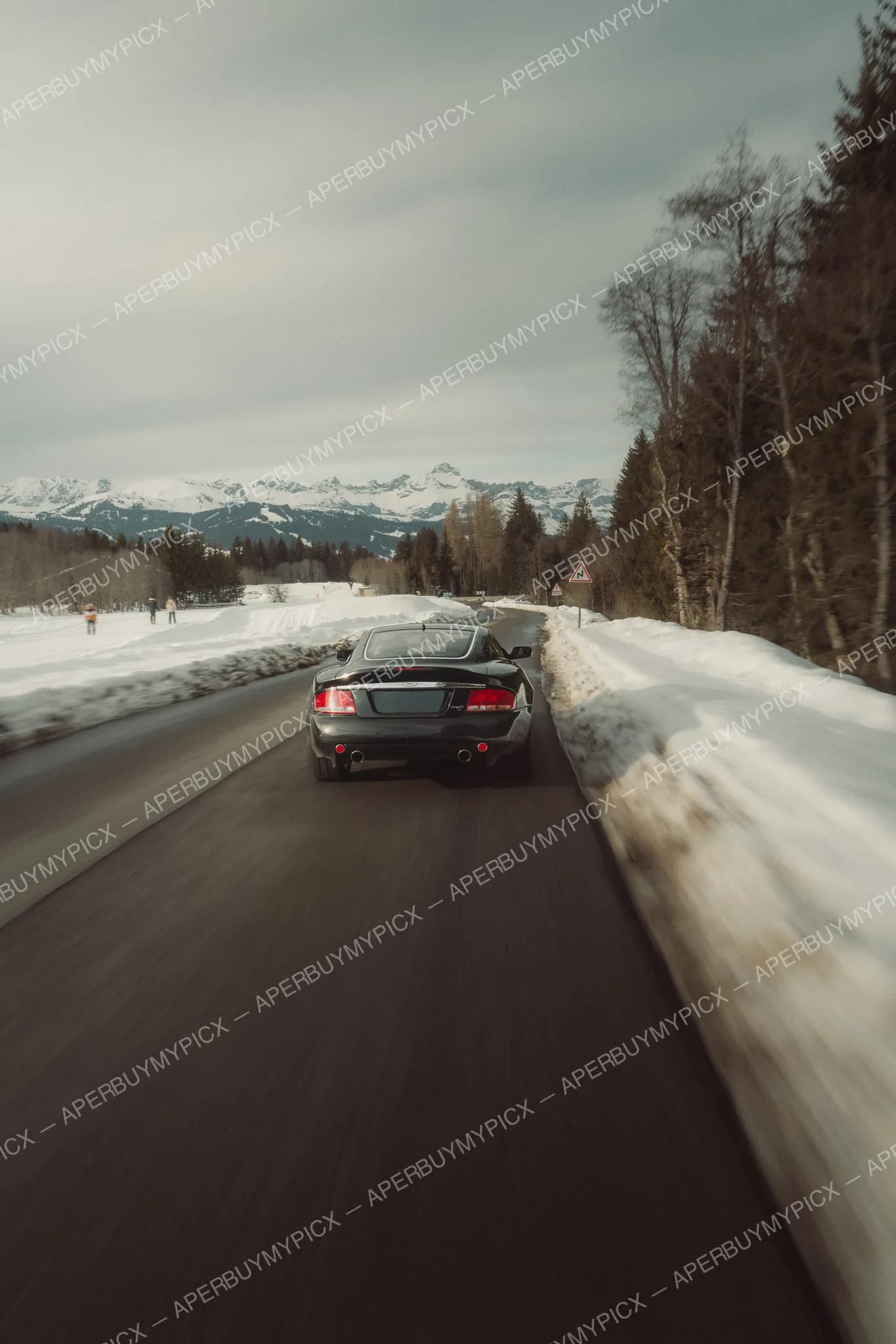 Aston Martin Vanquish S #072