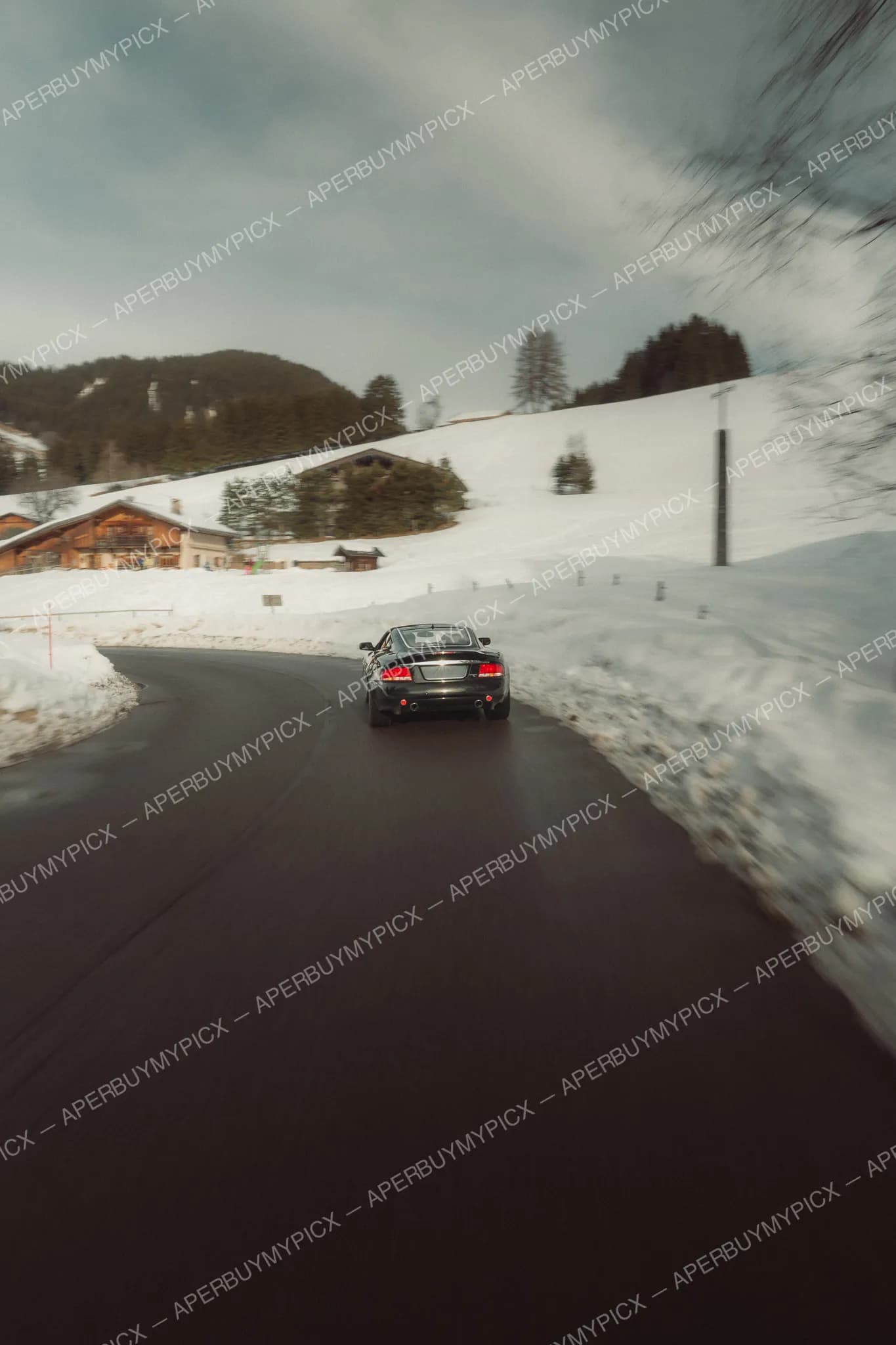 Aston Martin Vanquish S #073