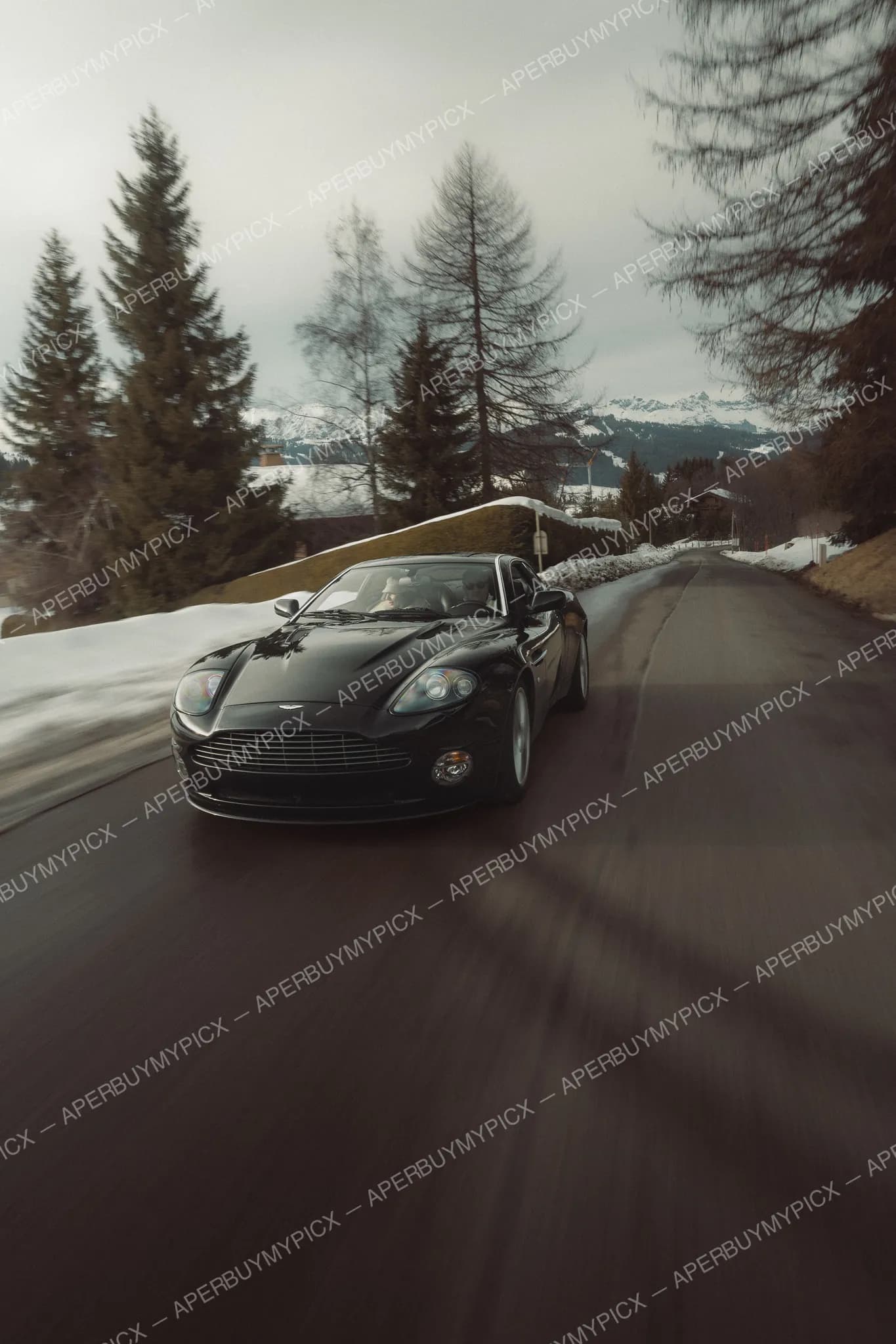 Aston Martin Vanquish S #076