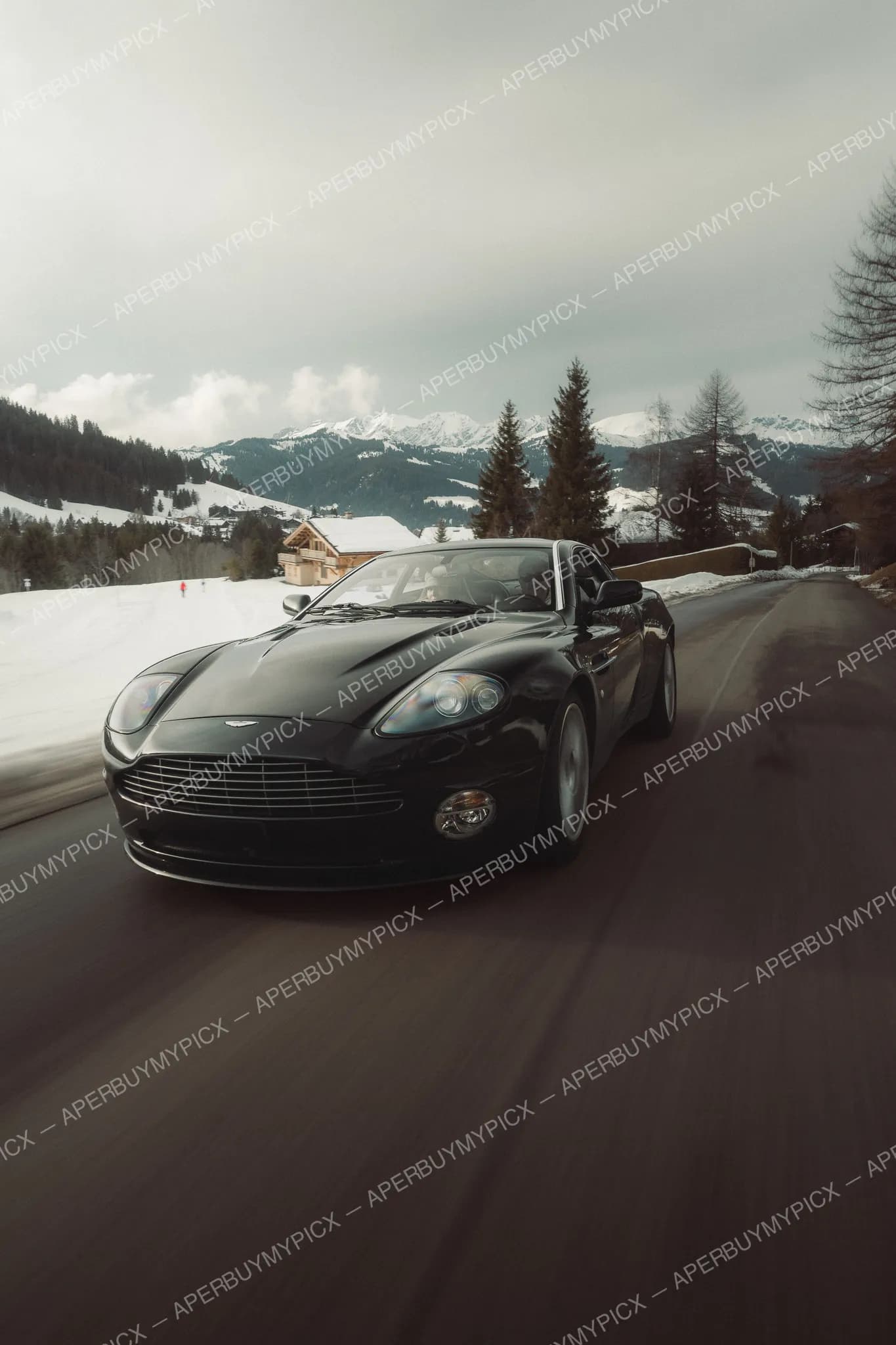 Aston Martin Vanquish S #077