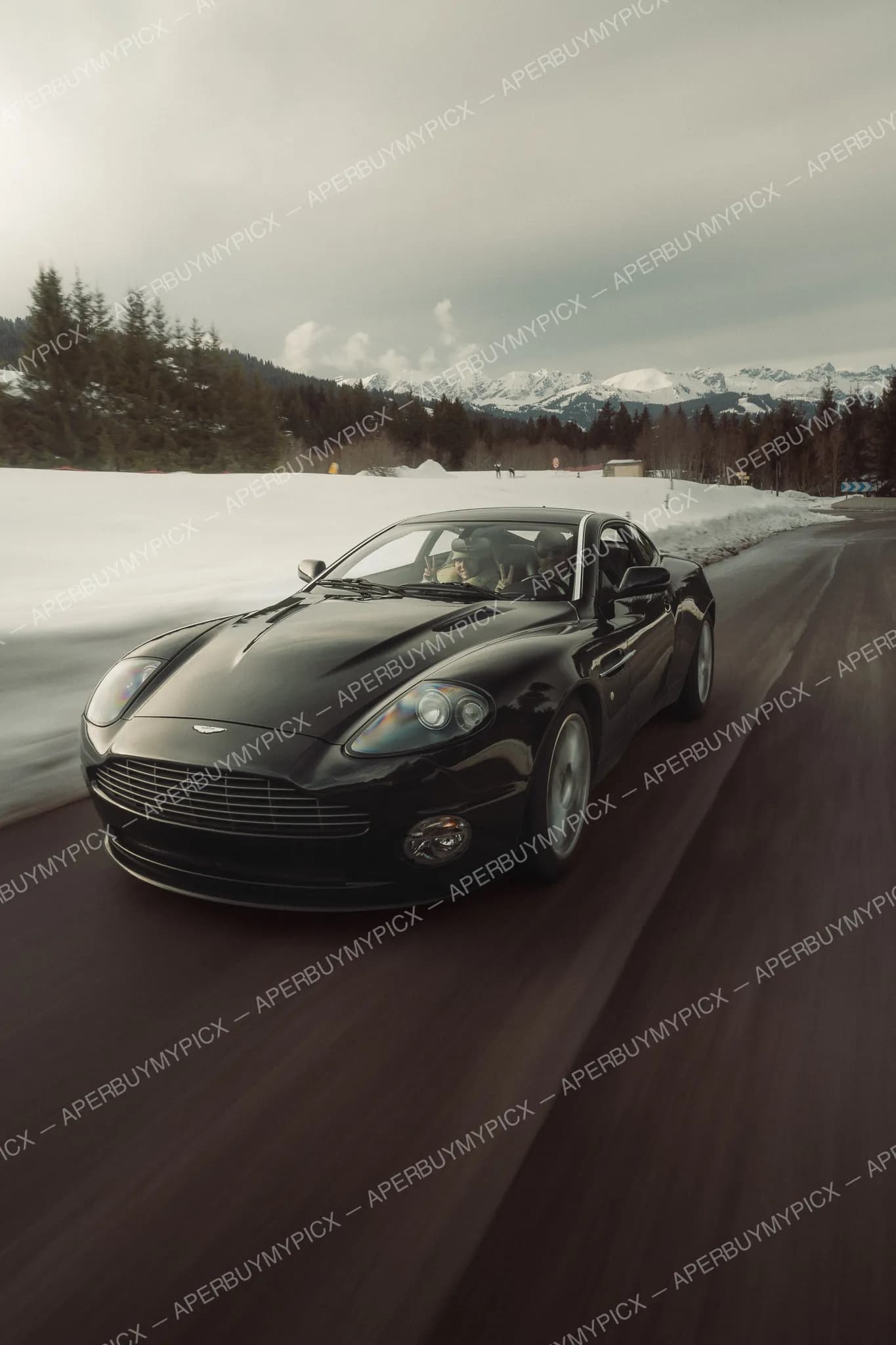 Aston Martin Vanquish S #080